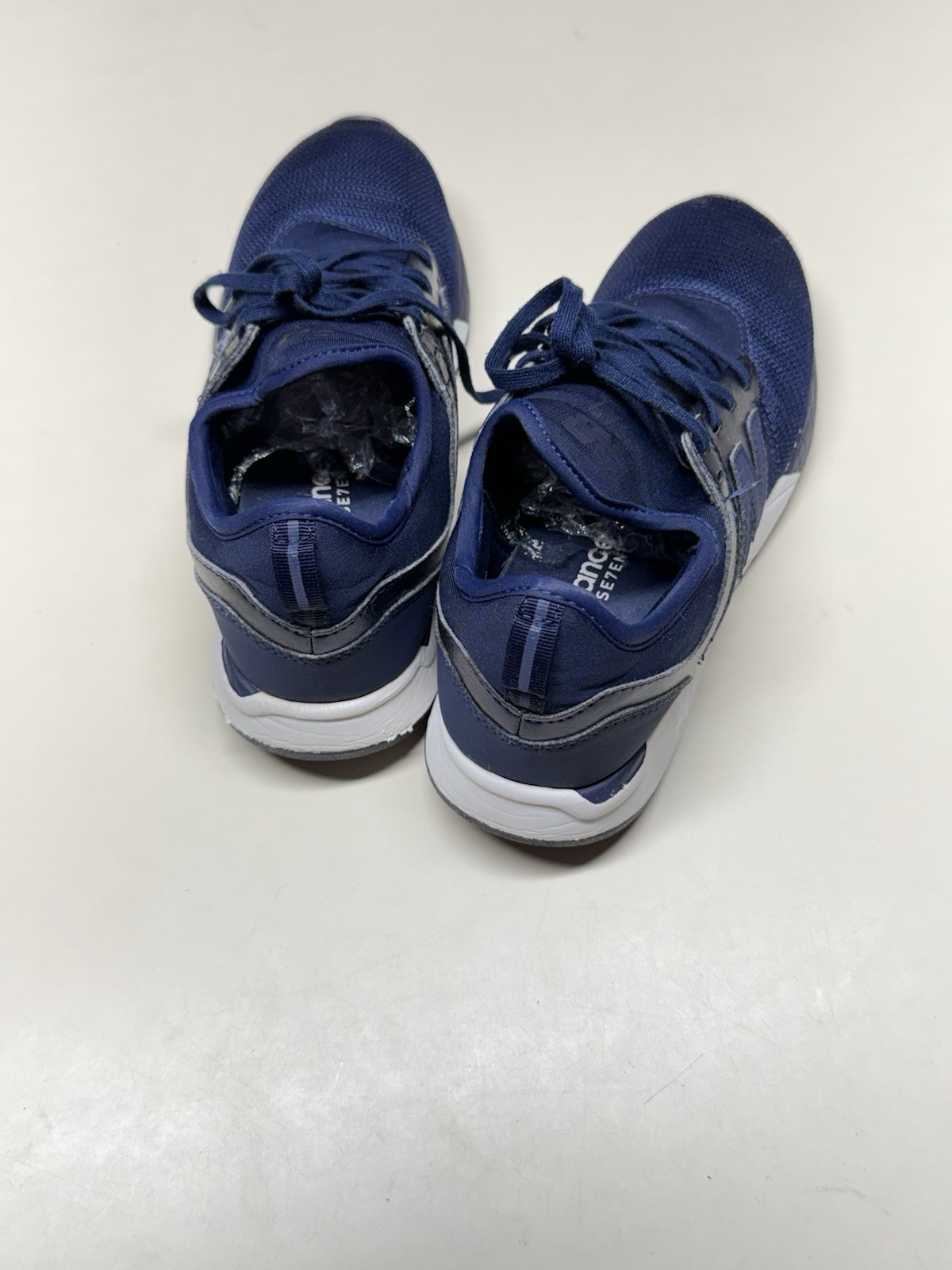 New Balance women’s Size 8 Athletic Sneakers Lace Up Low Top Mesh Blue Rubber