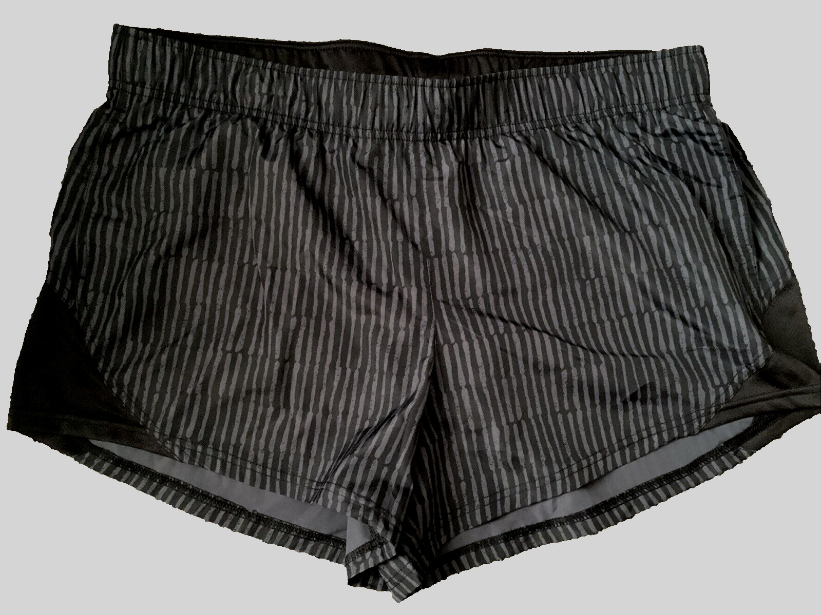ATHLETIC WORKS MOISTURE WICKING BLACK SOOT STRIPE RUNNING SHORTS Pockets Sz XL*