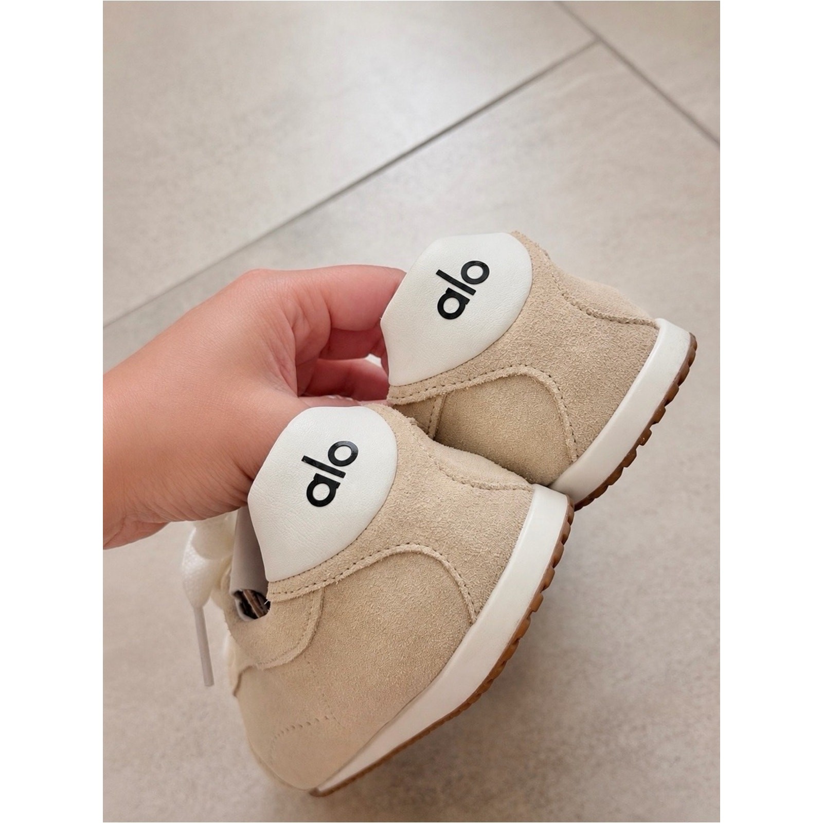 New ALO Yoga Sunset Sneaker Sandstone Suede Cream Women’s Size 7