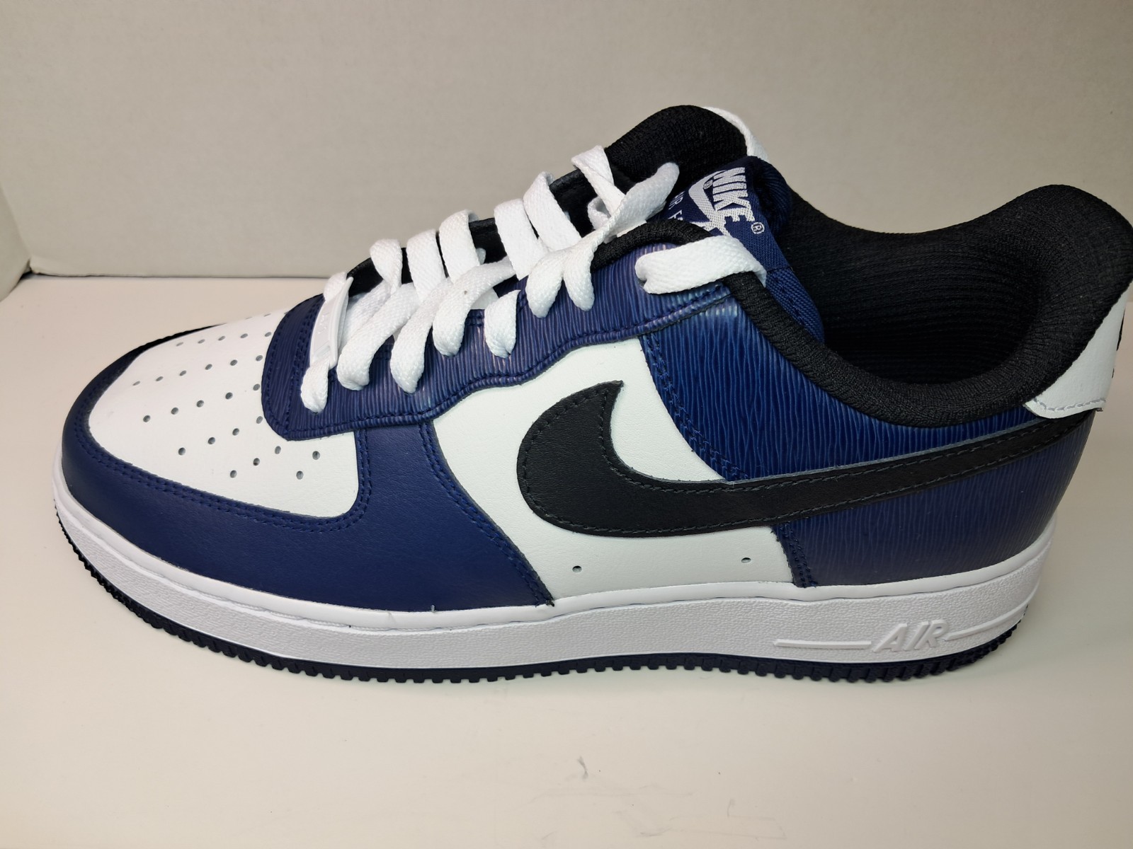 Nike Air Force 1 Men’s Size 9 Blue & White Athletic Outdoor