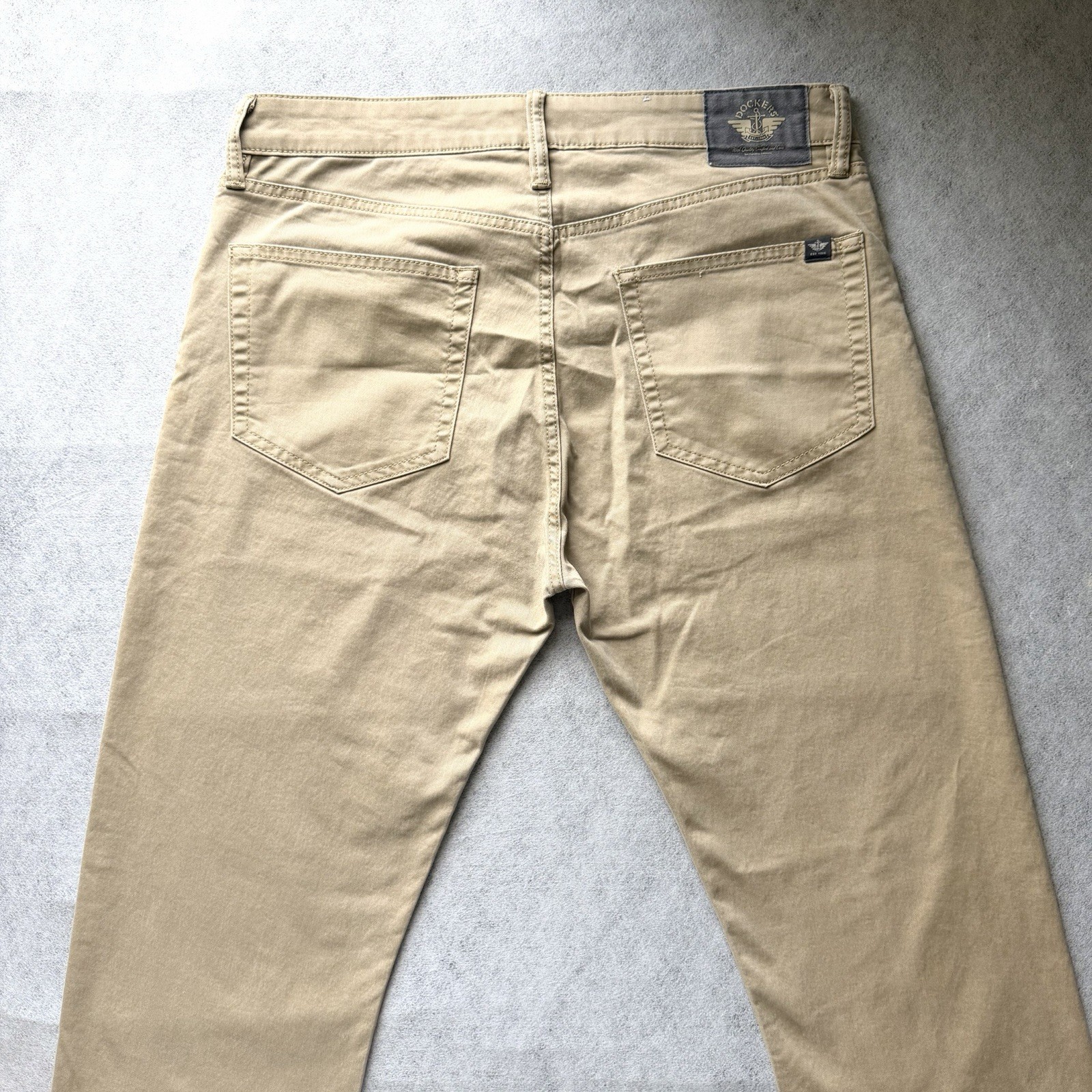 Dockers Alpha Khaki Men’s Slim Tapered Chino Pants Beige 32W-34L