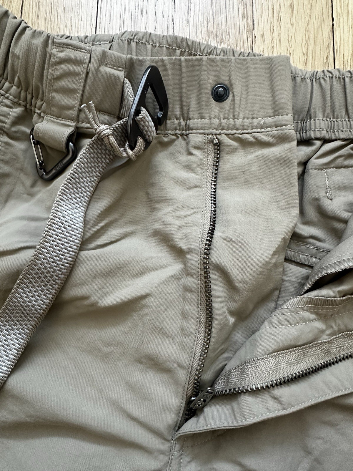 Nike ACG Snowgrass Men’s Cargo Shorts Size S Khaki Tan Gorpcore DV9405-247