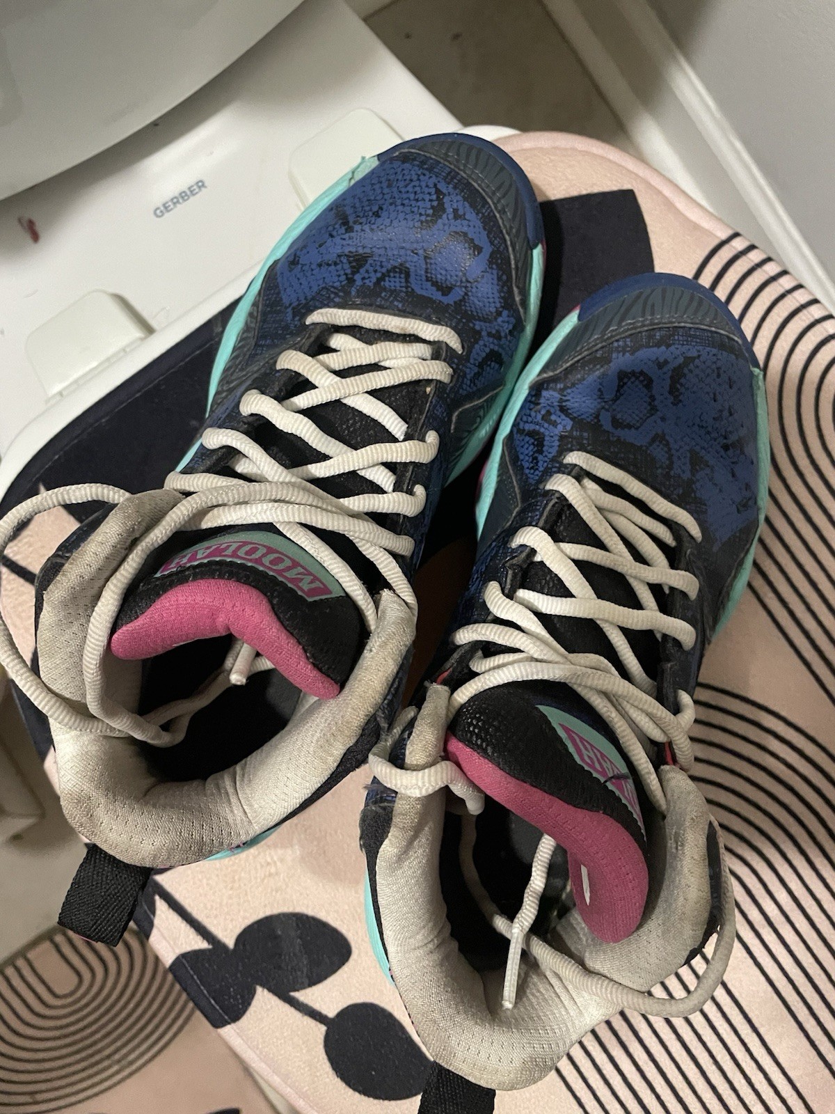 Moolah Unisex Kids Mid Top Lace-Up Athletic Sneakers Blue/Black Aqua Pink 4.5