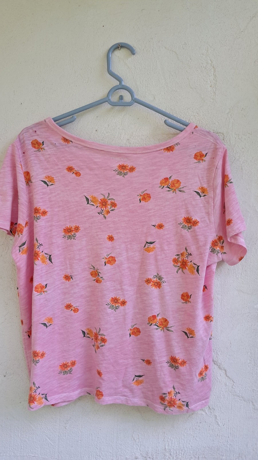 Upcycled OOAK Distressed Pink Floral T-Shirt With Swallow Bird Applique Sz L
