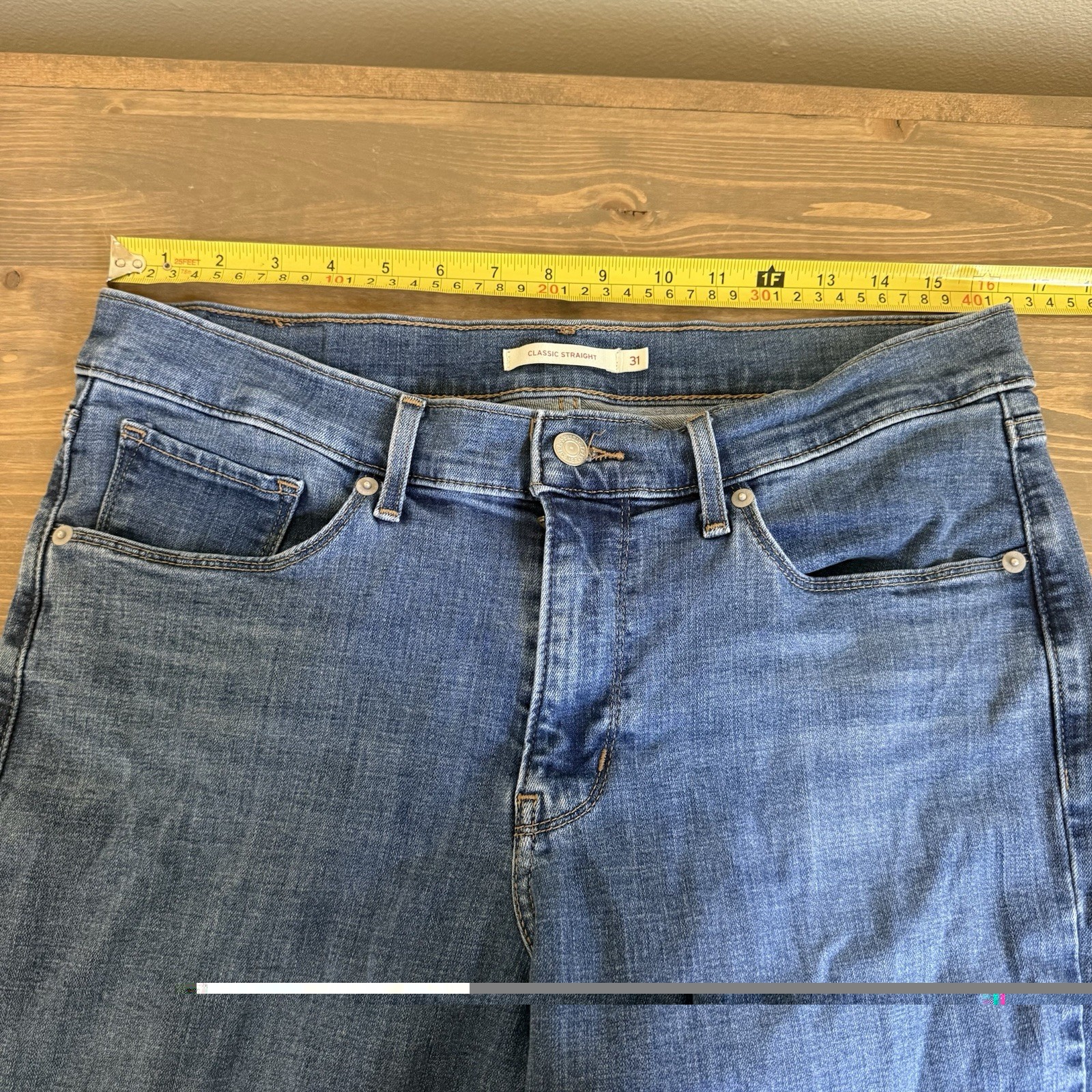 Levi’s Women’s 31 Blue Medium Wash Mid Rise Classic Straight Leg Denim Jeans