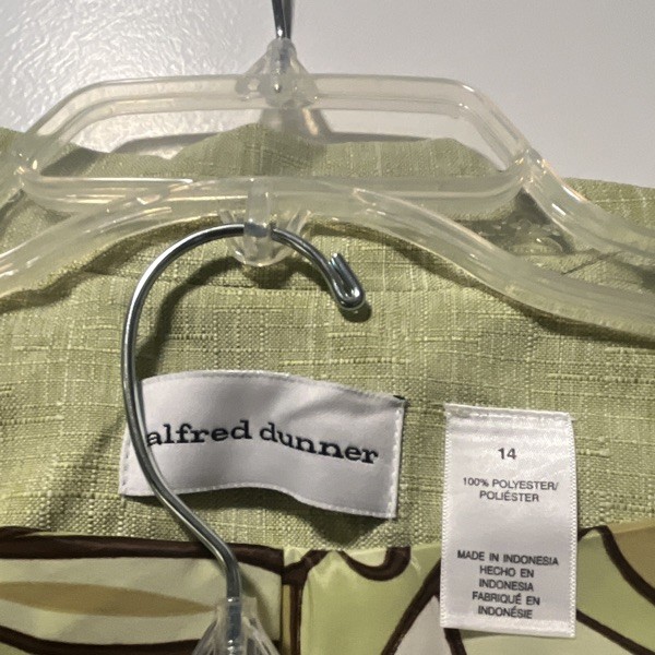 Alfred Dunner Women’s Green 2pc Pant Suit Set Size 14 Polyester 3-Button