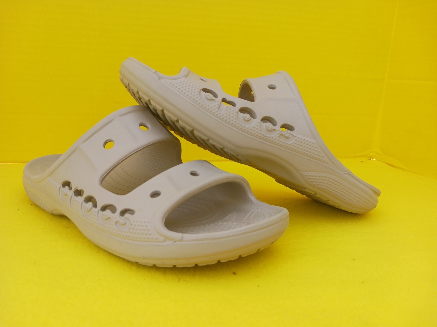 Crocs Unisex Baya Slide Sandal / Shower Shoes M6 W8 Great Condition!