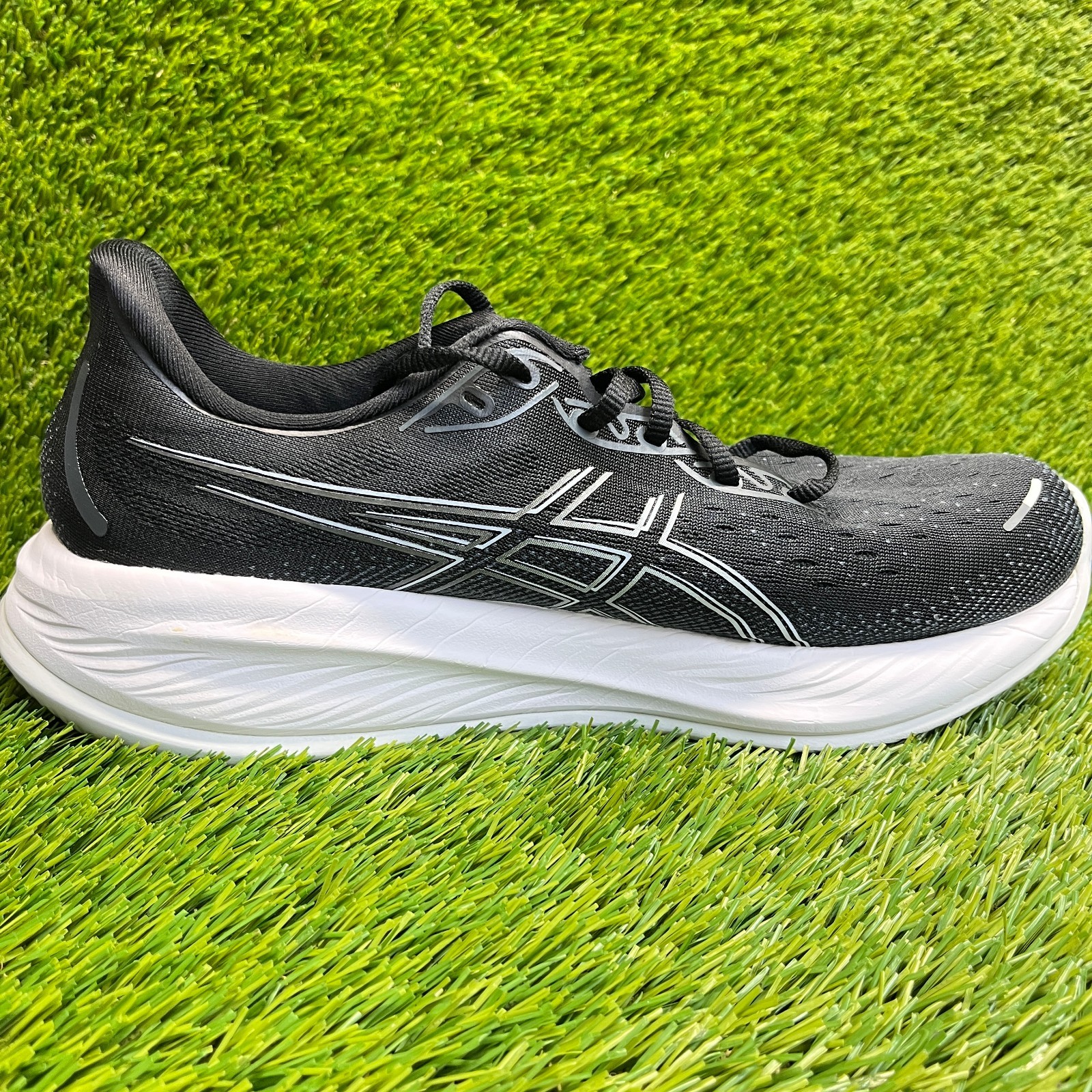 Asics Gel-Cumulus 26 Mens Size 10 Black White Athletic Running Shoes Sneakers