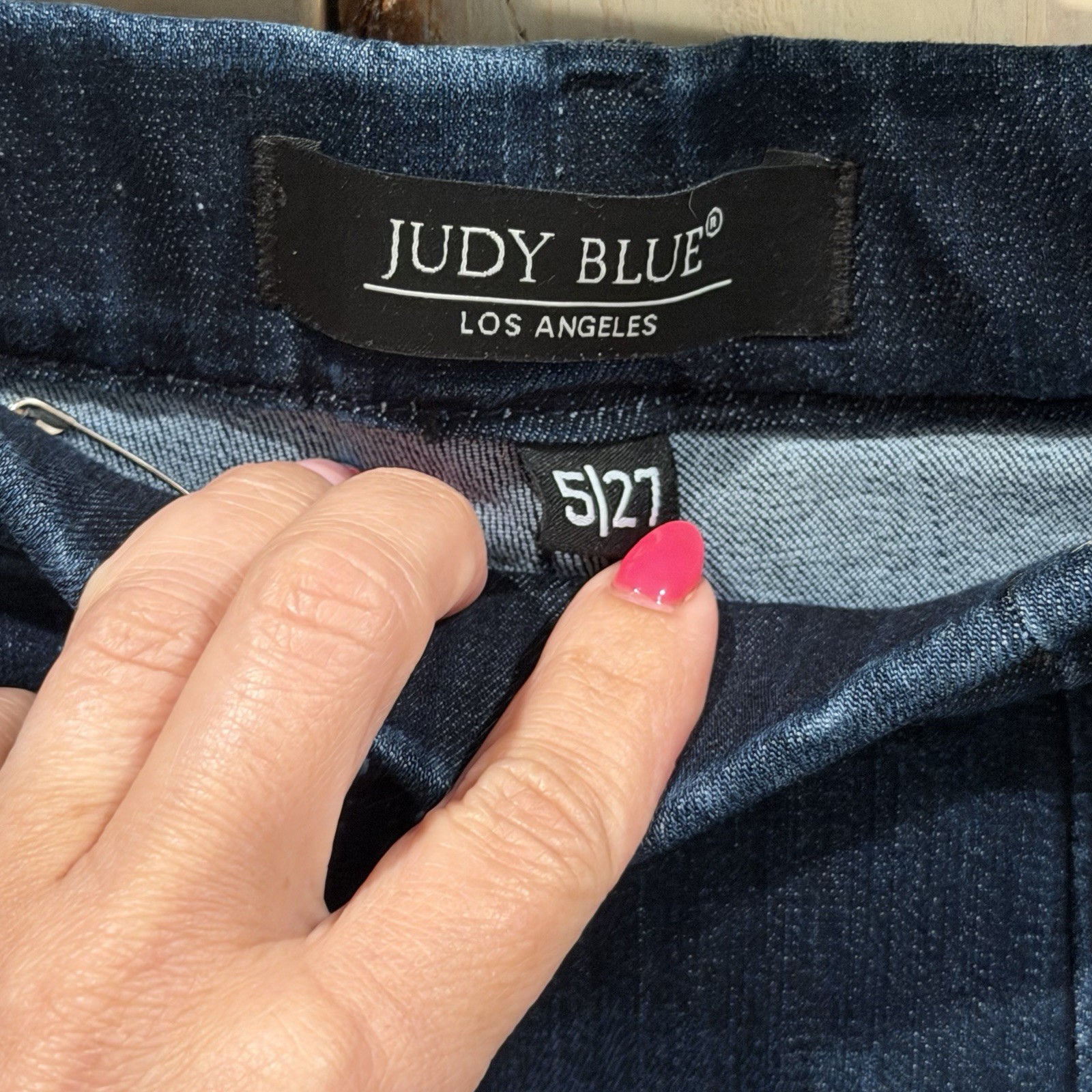 Judy Blue Women’s Dark Wash Flared Jeans Size 5/27. Inseam 32 inches Smoke free