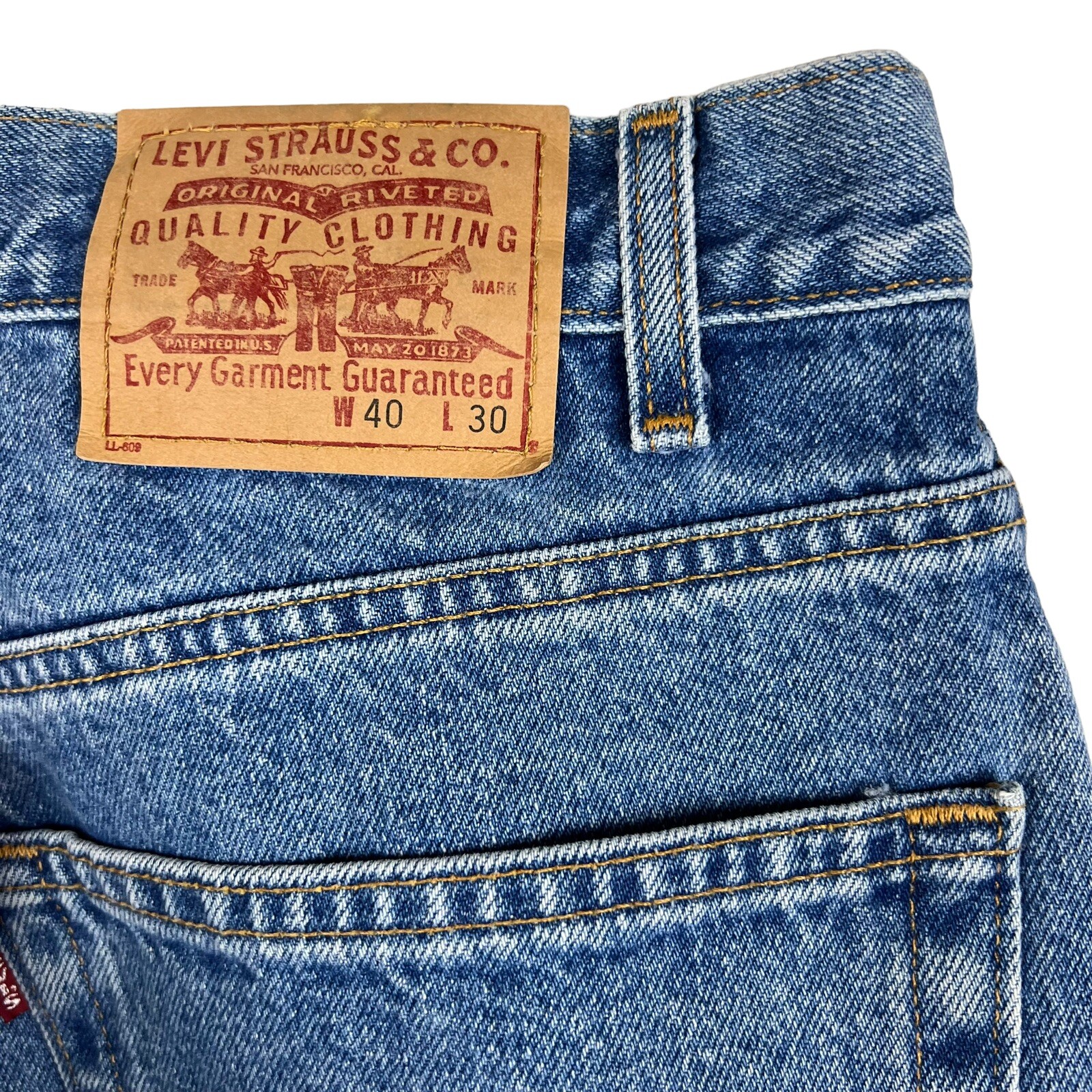 LEVIS MEN SIZE 40×30 (38×29 Actual) RELAXED STRAIGHT LEG MEDIUM WASH JEANS