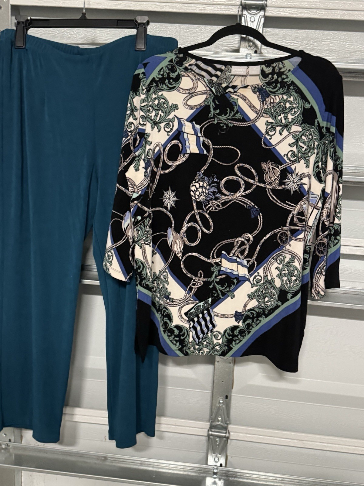 Chico’s Traveler’s Multi Color Abstract Pant Set Size 3p Slinky Knit Inseam 29”