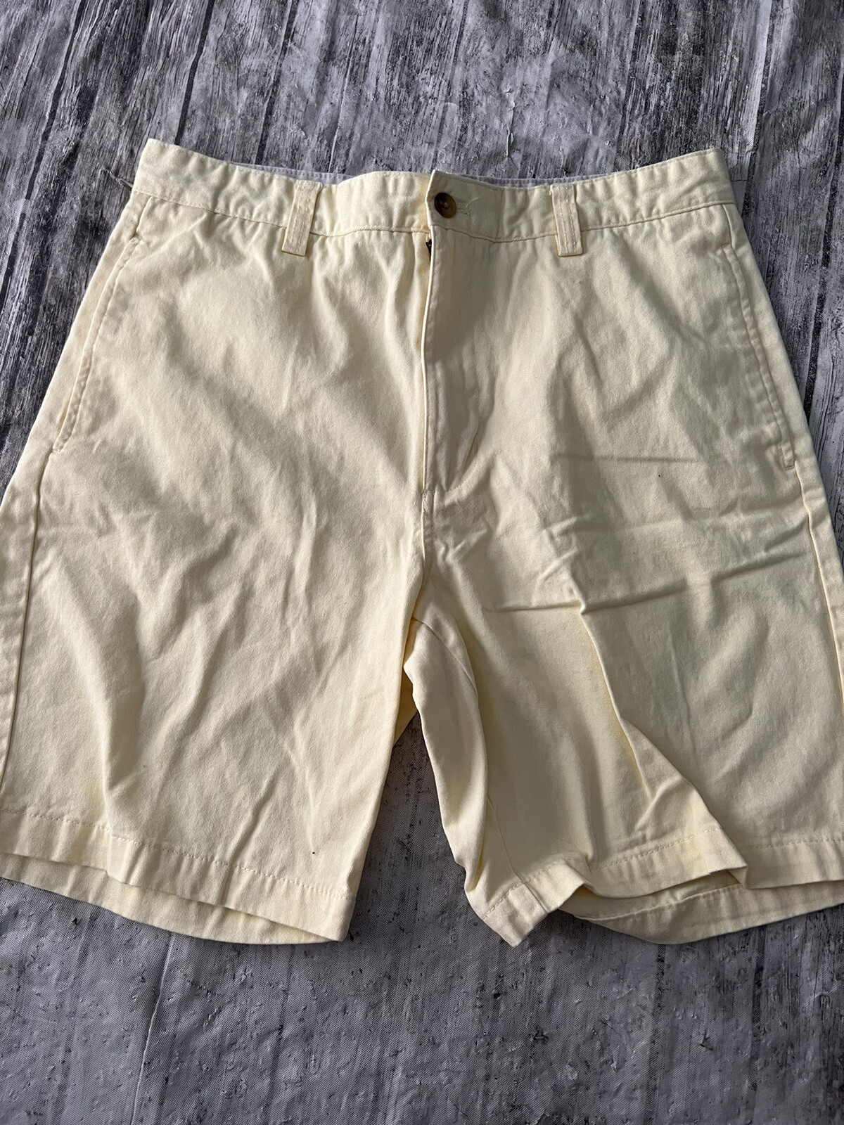 Chaps Men’s Size 33 Yellow Casual Cotton Shorts 8 Inches Inseam Length
