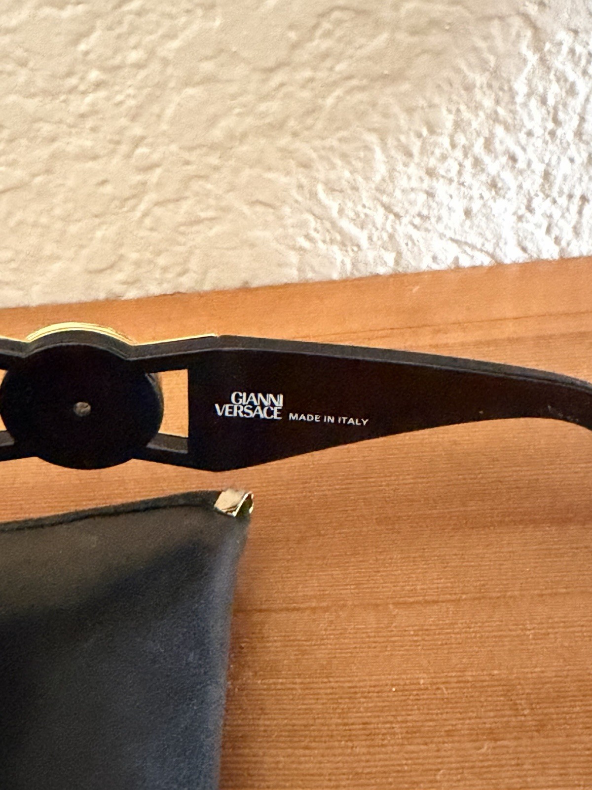 GIANNI VERSACE MOD 424/M COL852 BK Black Sunglasses With Matching Leather Case
