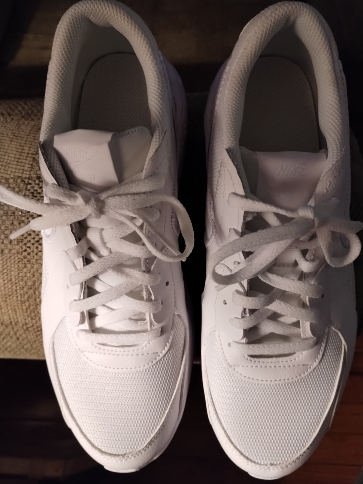 NIKE AIR MAX EXCEE TRIPLE WHITE LEATHER / MESH SHOES WOMENS SIZE 8.5