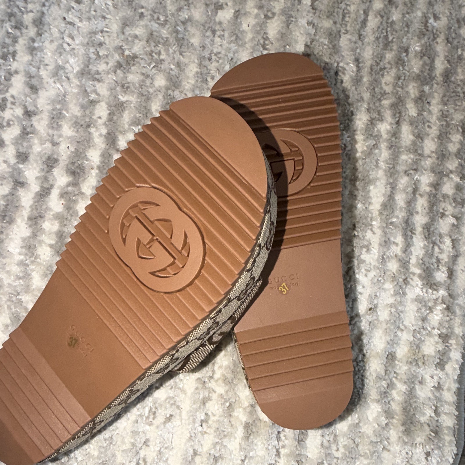 Women’s Sandals 37 US 7