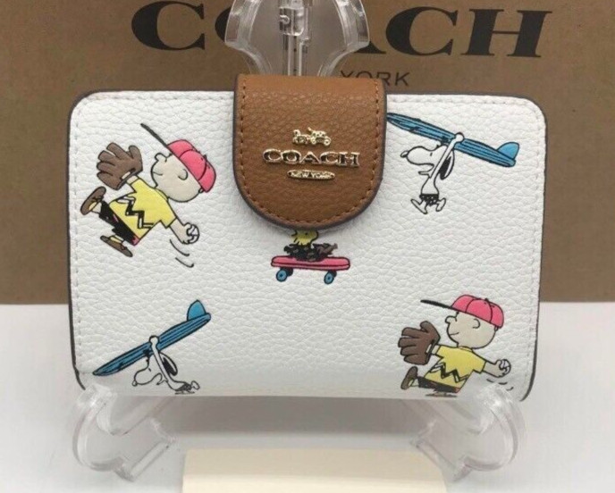 Coach Peanuts Snoopy Charlie Brown Bi-fold Wallet White Outlet C4899 Japan New