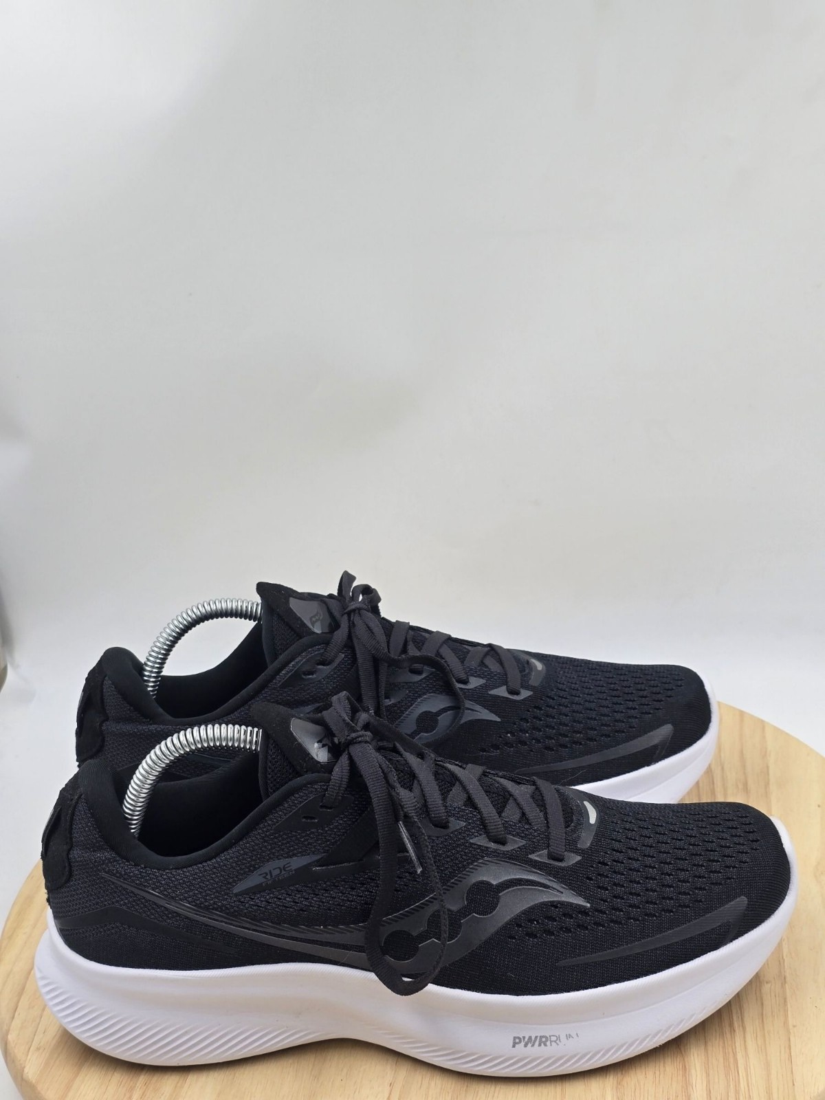 Saucony Women’s Ride 15 Running Shoe, Black/White S10729-12 sz 9.5