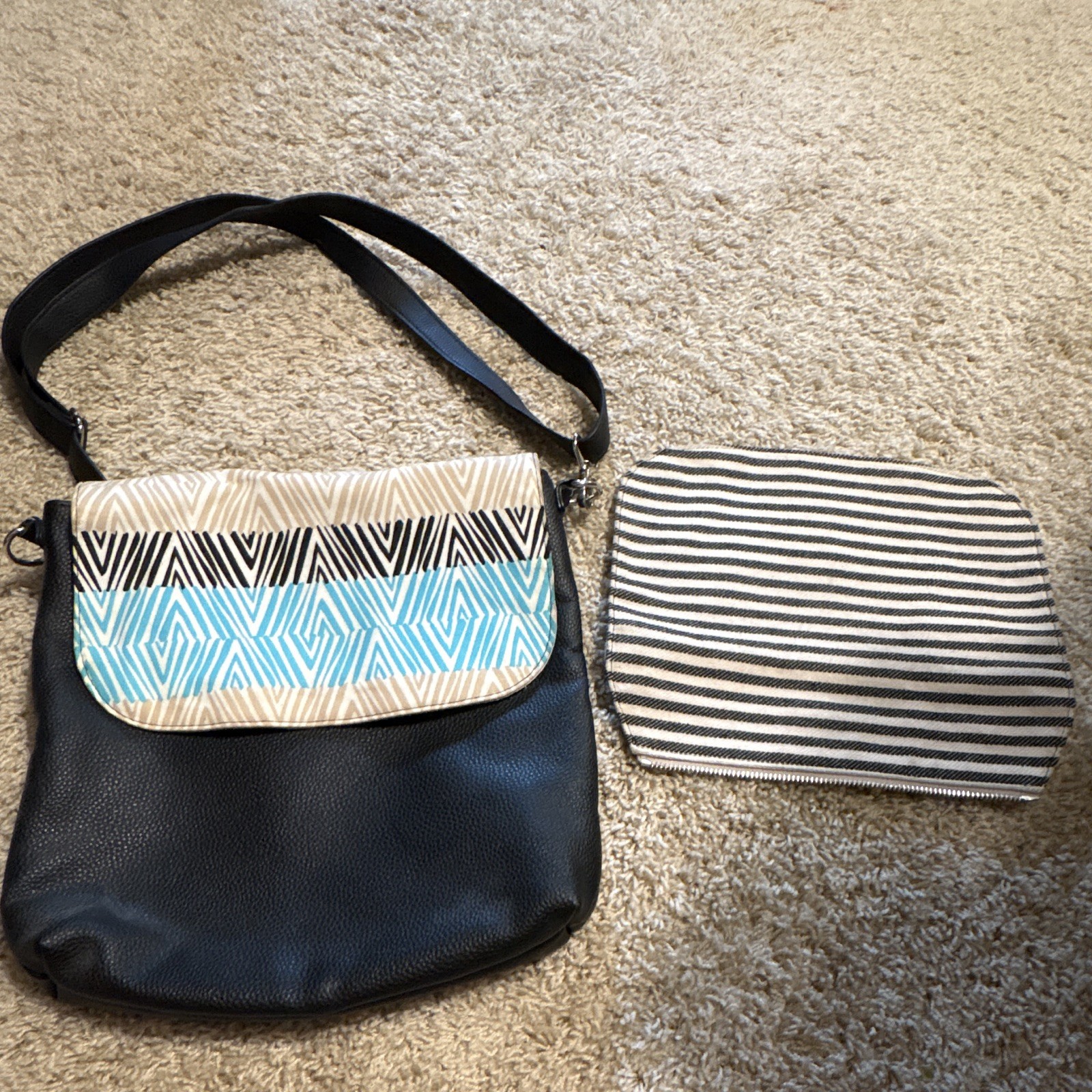 Thirty-One Pebbled Geometric Flap Crossbody Bag w/ Detachable Strap & pouch