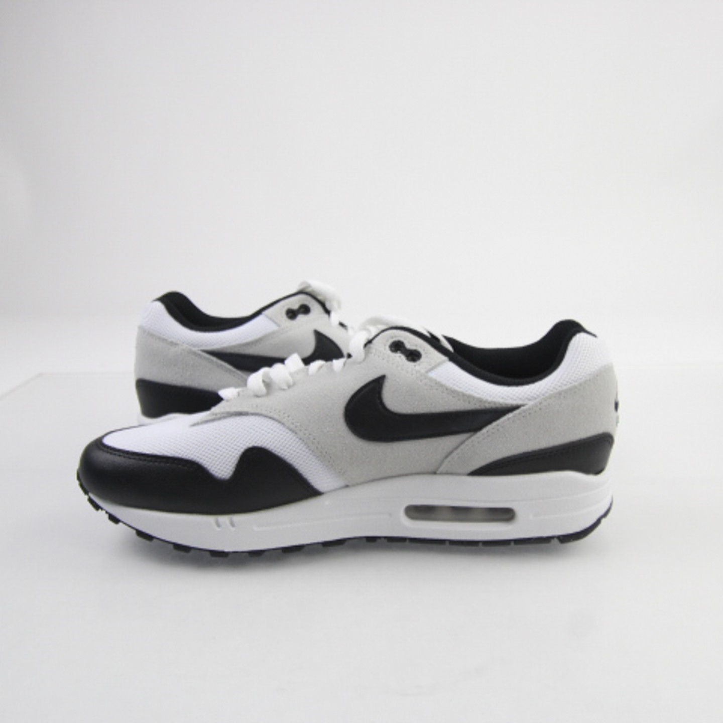 Nike Air Max Casual Shoes Men’s White Used Multiple Sizes