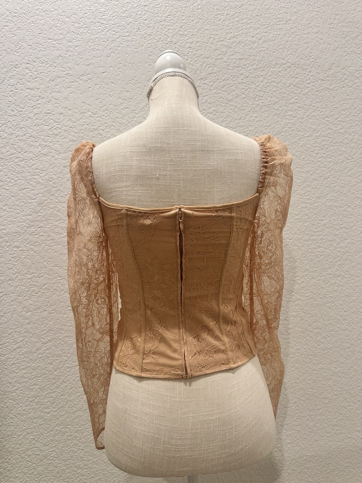 Chelsea & Violet Laura Vowen Lace Sweetheart Neck Tie Front Long Sleeve. Size O