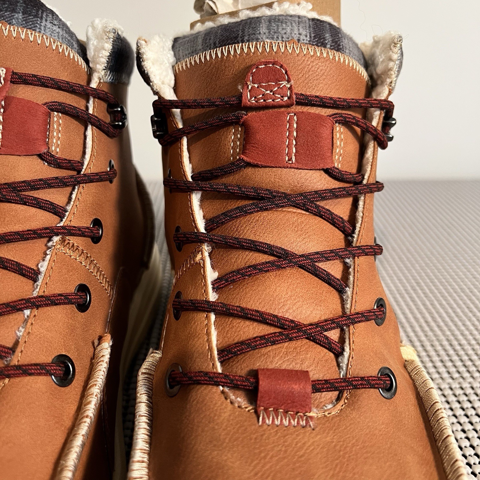 HEY DUDE Bradley Classic Cozy Winter Lined Leather Boots Cognac Brown – Men’s 12