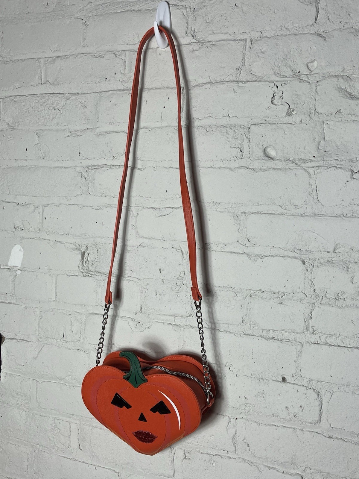 Betsey Johnson Halloween XO GINGER PUMPKIN Heart Kitsch Crossbody Bag Purse NWOT