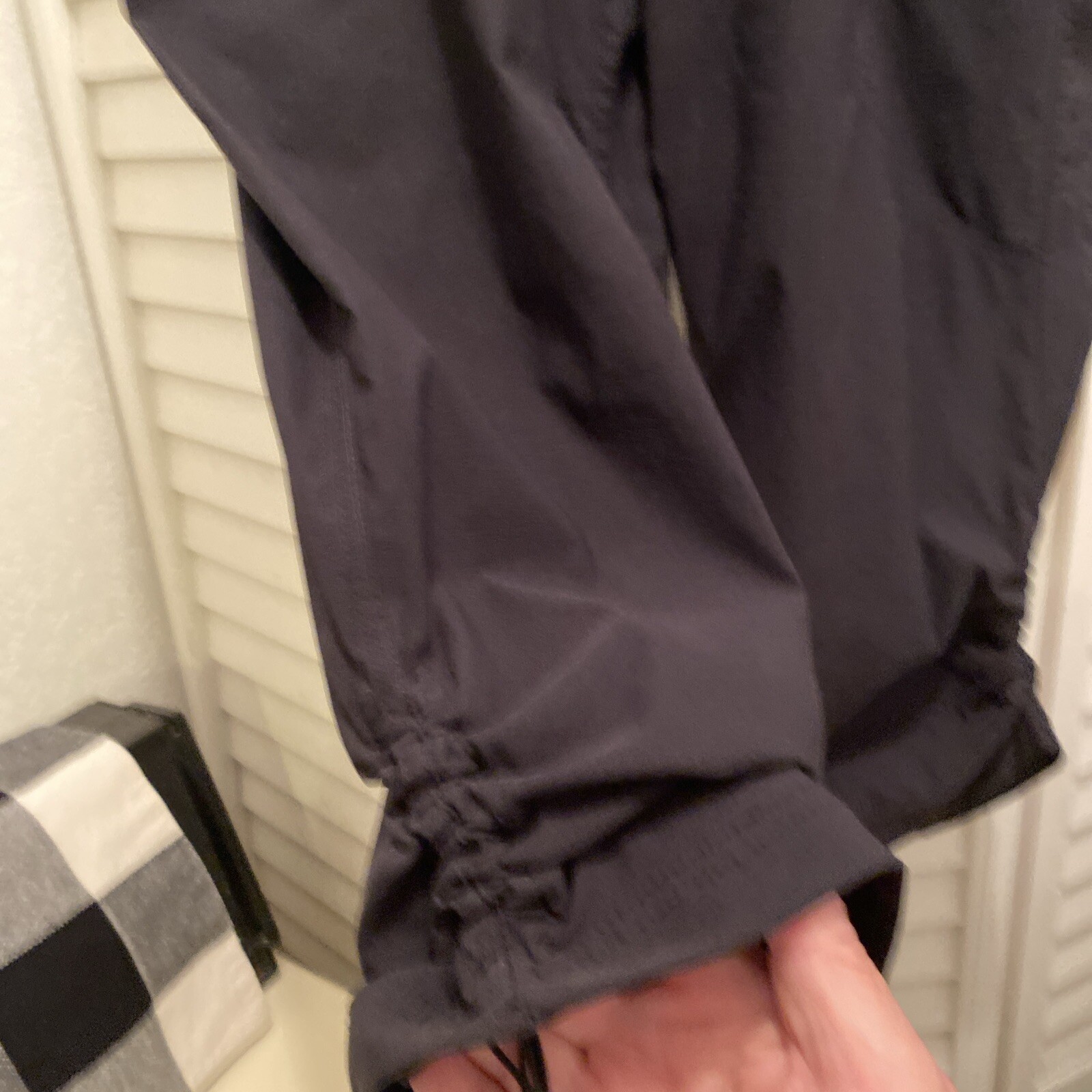 EDDIE BAUER Women’s “Rainier Capri Activewear Pants” Black Nylon Size 12 EUC