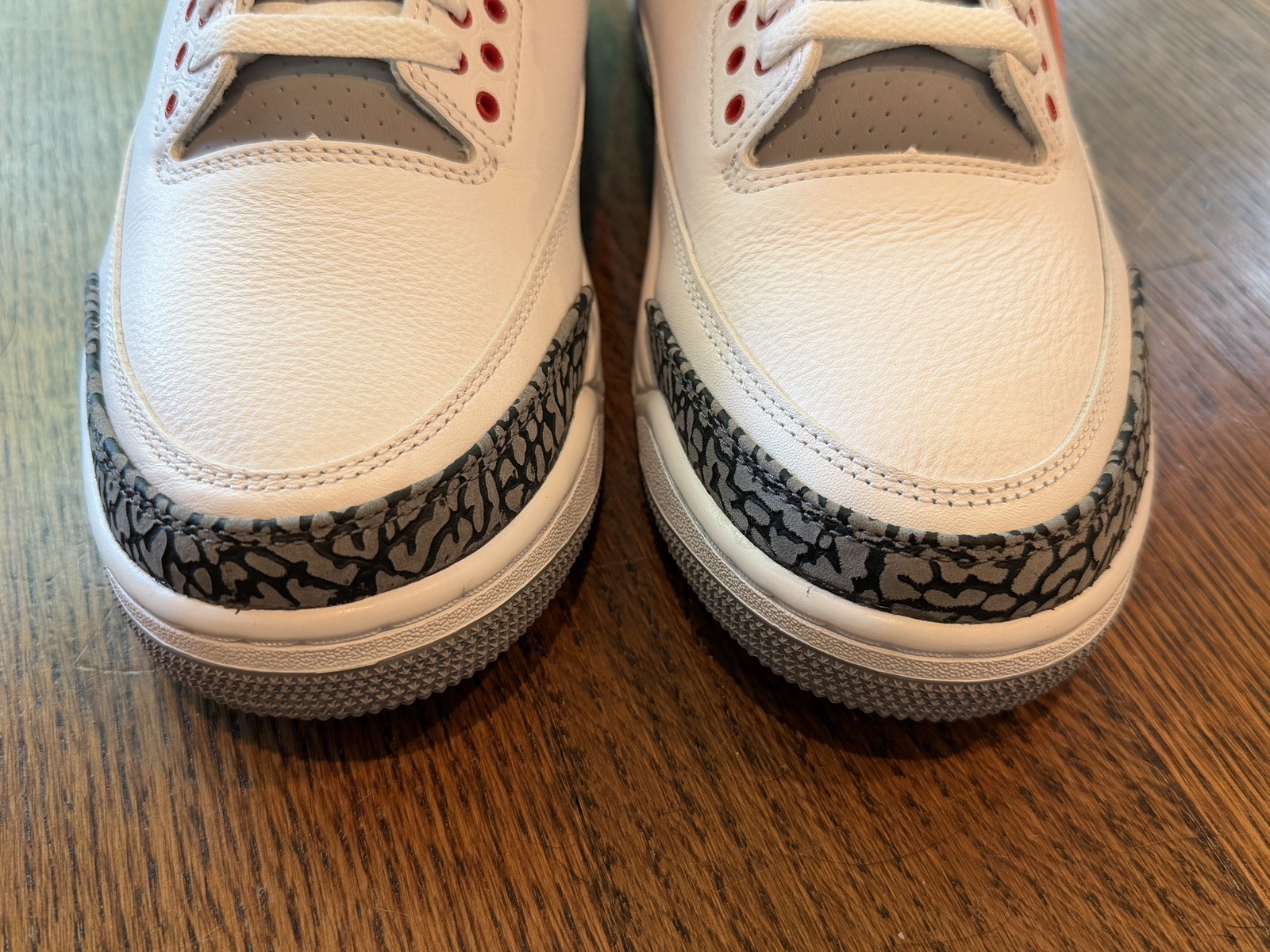 NIB – Size 11 – Jordan 3 Retro Mid Fire Red 2022