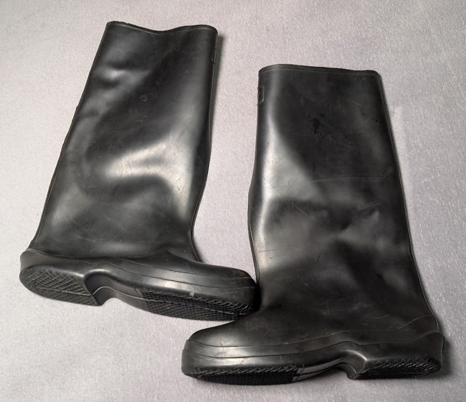 TINGLEY 10″ Men’s rubber Over Boots Rubber Waterproof Size Medium M.I. USA EUC