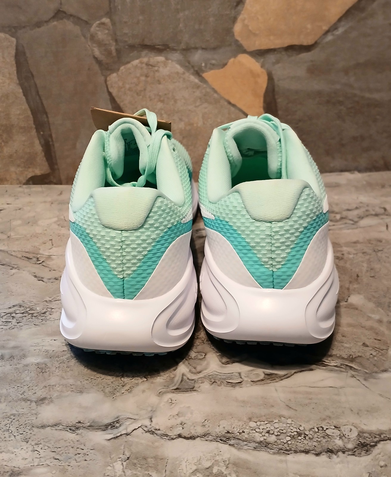 Nike Revolution 8 Women’s SIZE 6 NEW Shoes Turquoise White Sneakers HJ8485-300