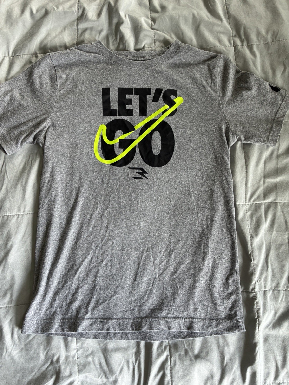 Nike Youth XL Gray “Let’s Go” Graphic Logo T-Shirt Crew Neck 13-15 Years