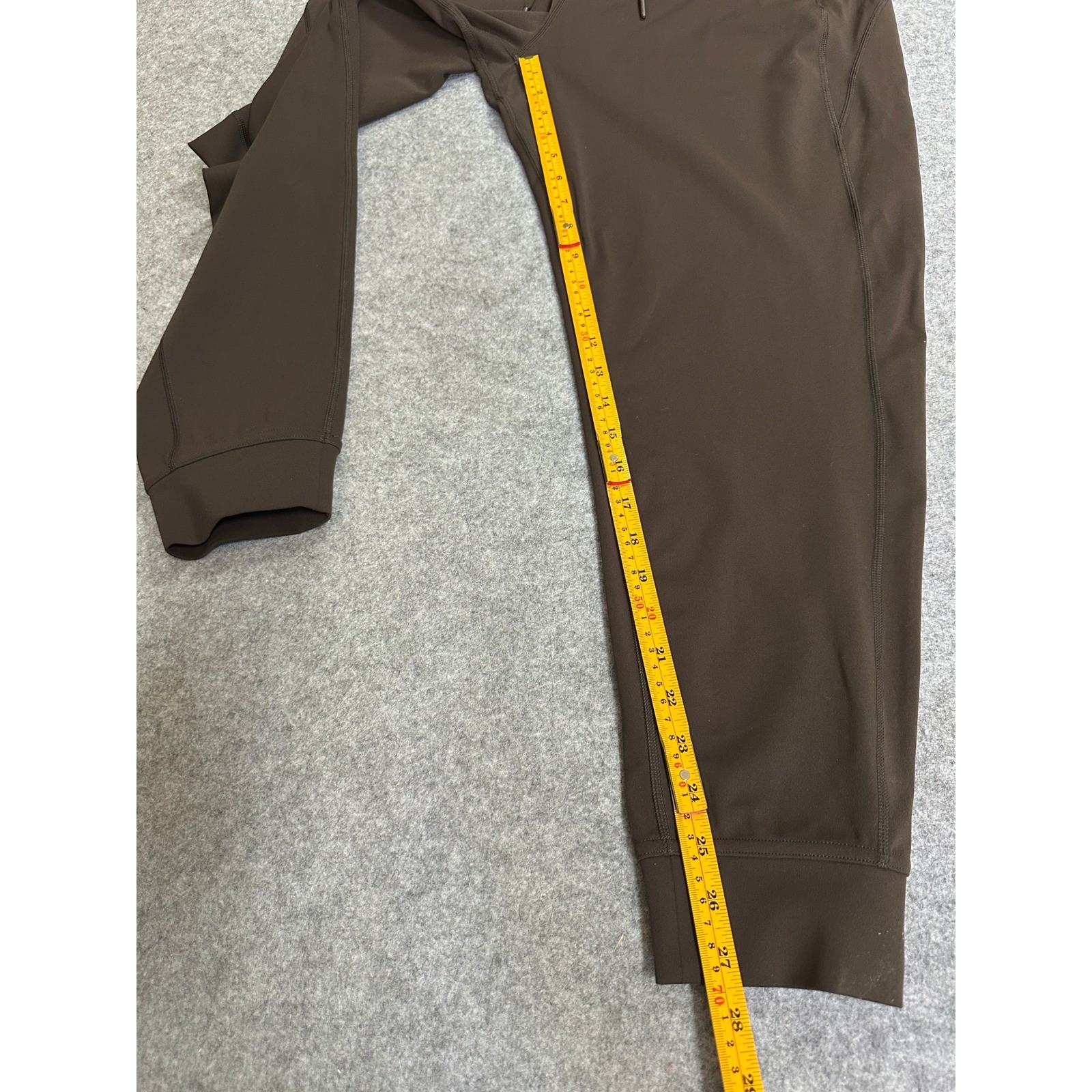 Lululemon License to Train Jogger L Brown Abrasion-Resistant Fabric