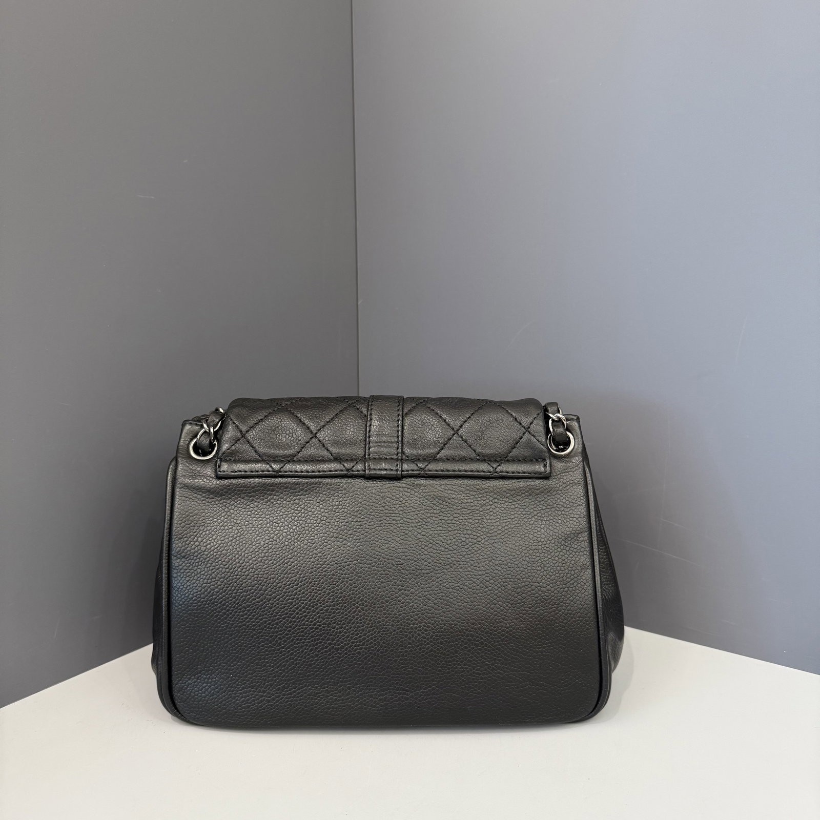 Chanel Quilted Flap Bag Black Grained Calfskin (kc033026b9)