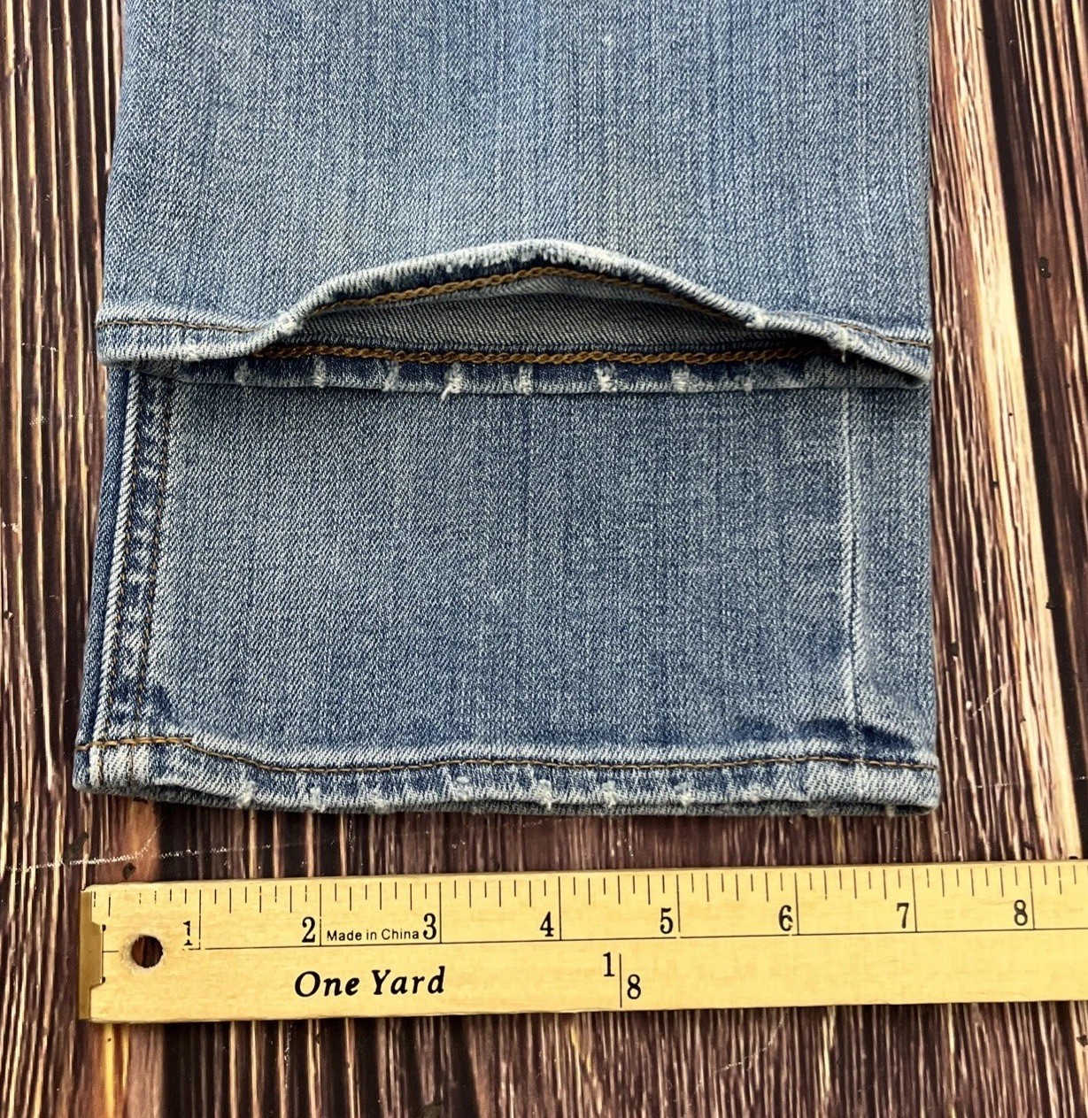 J Crew Jeans The Sutton Straight Leg Mens Size 32×34 (Actual 32×33) Light Wash