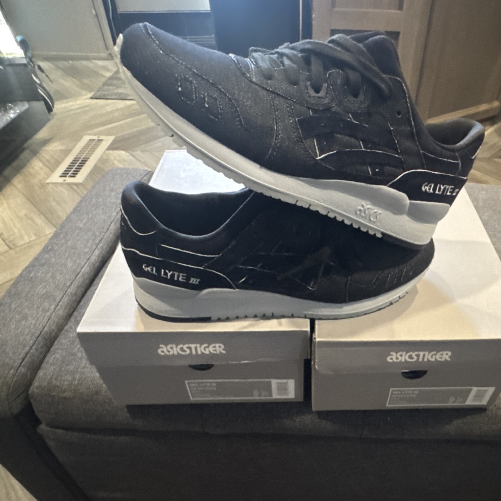 ASICS GEL-Lyte III Mid Grey/Black Men’s Low Top Sneakers H7ZNQ-9690