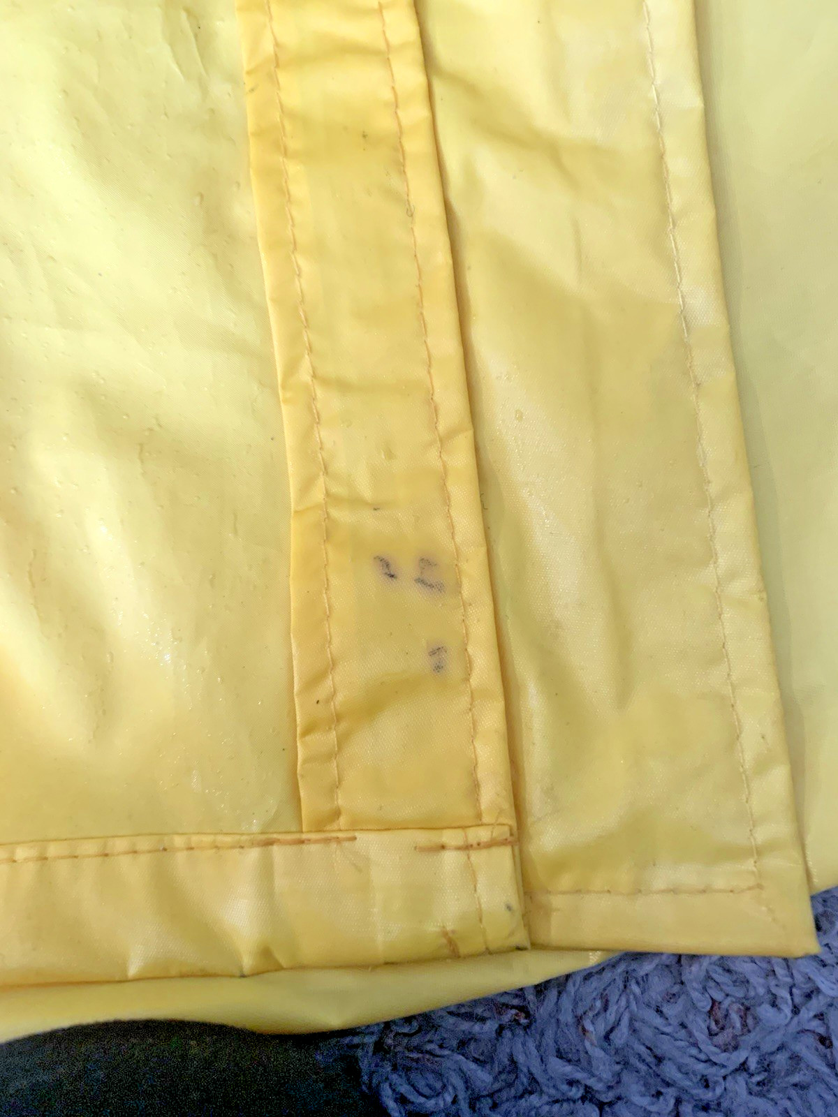 Yellow “Blue Mountain” Adult Unisex PVC & Polyester Raincoat Size M *New w/Flaws