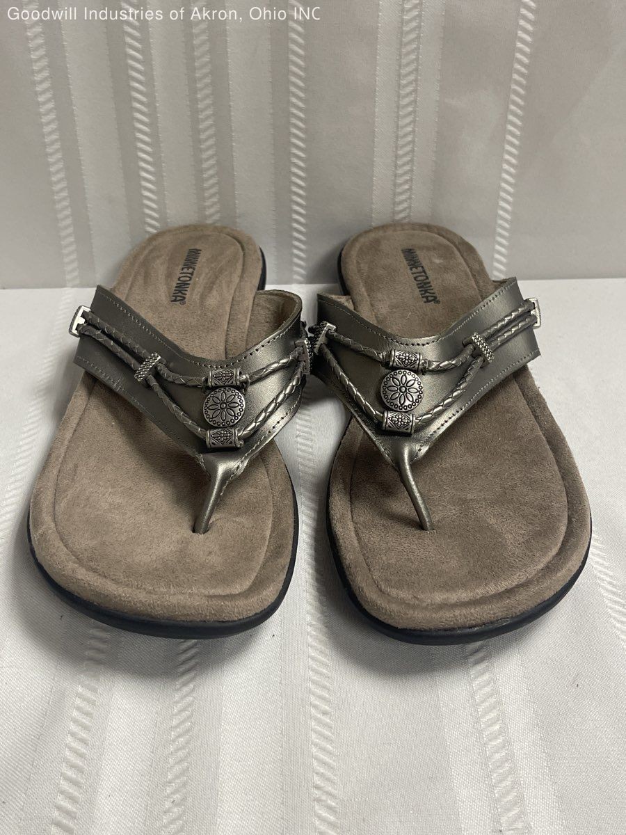Minnetonka Silverthorne Pewter Metallic Leather Thong Sandals Women’s Size 11