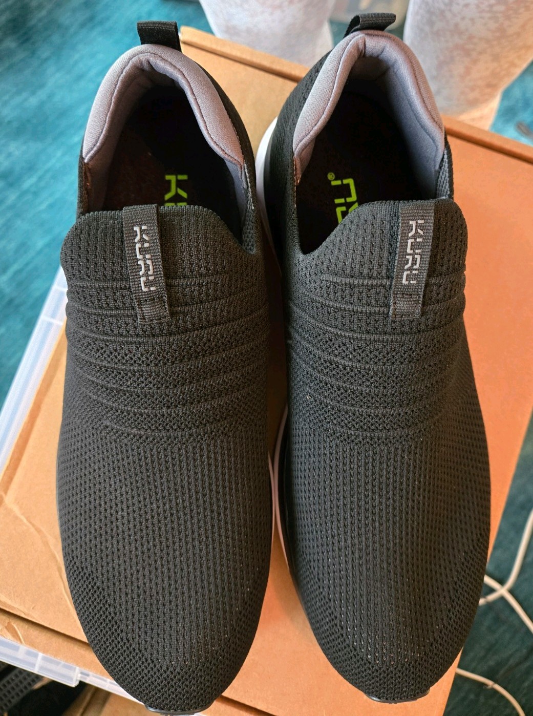 KURU ATOM Slip-On, Jet Black/slate gray, Mens 11.5B Medium US