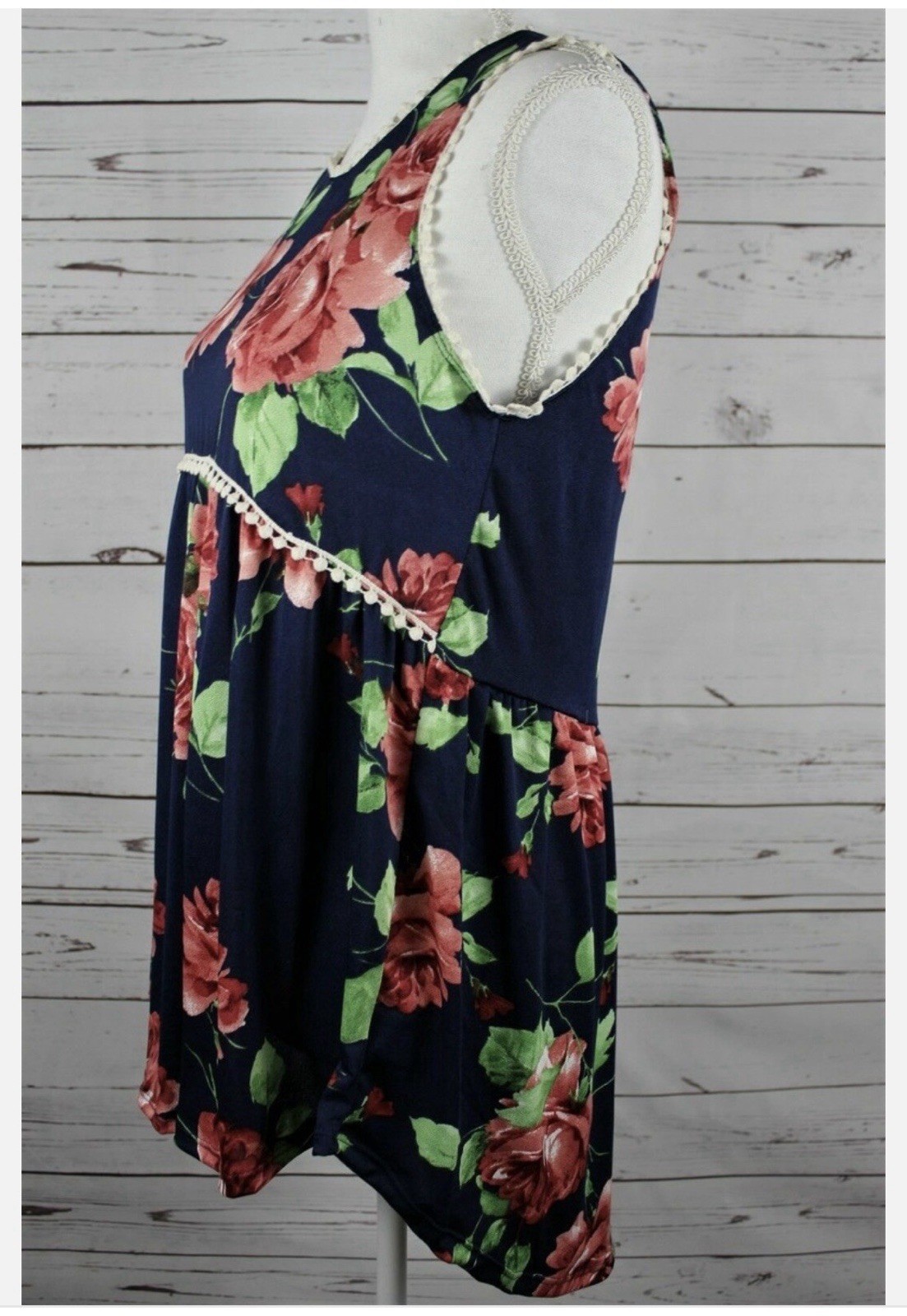 White Birch Navy Blue Size Medium Sleeveless Top