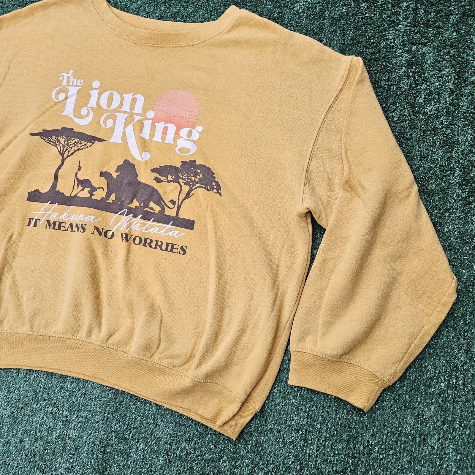 Disney The Lion King Sweatshirt Youth XXL Yellow Hakuna Matata Crewneck Movie