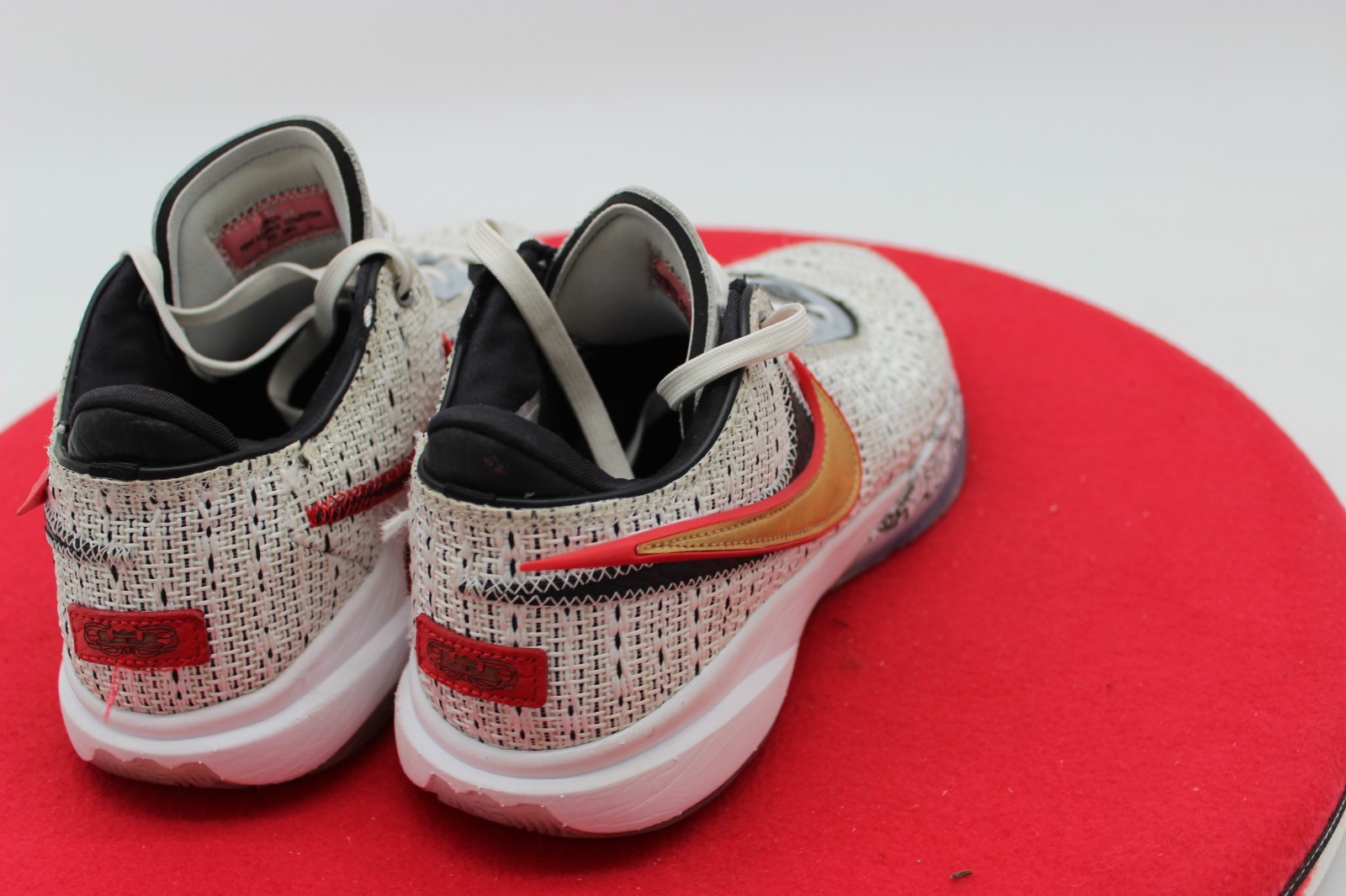 Nike LeBron 20,21,22,23 The Debut SZ 8.5 LACE UP