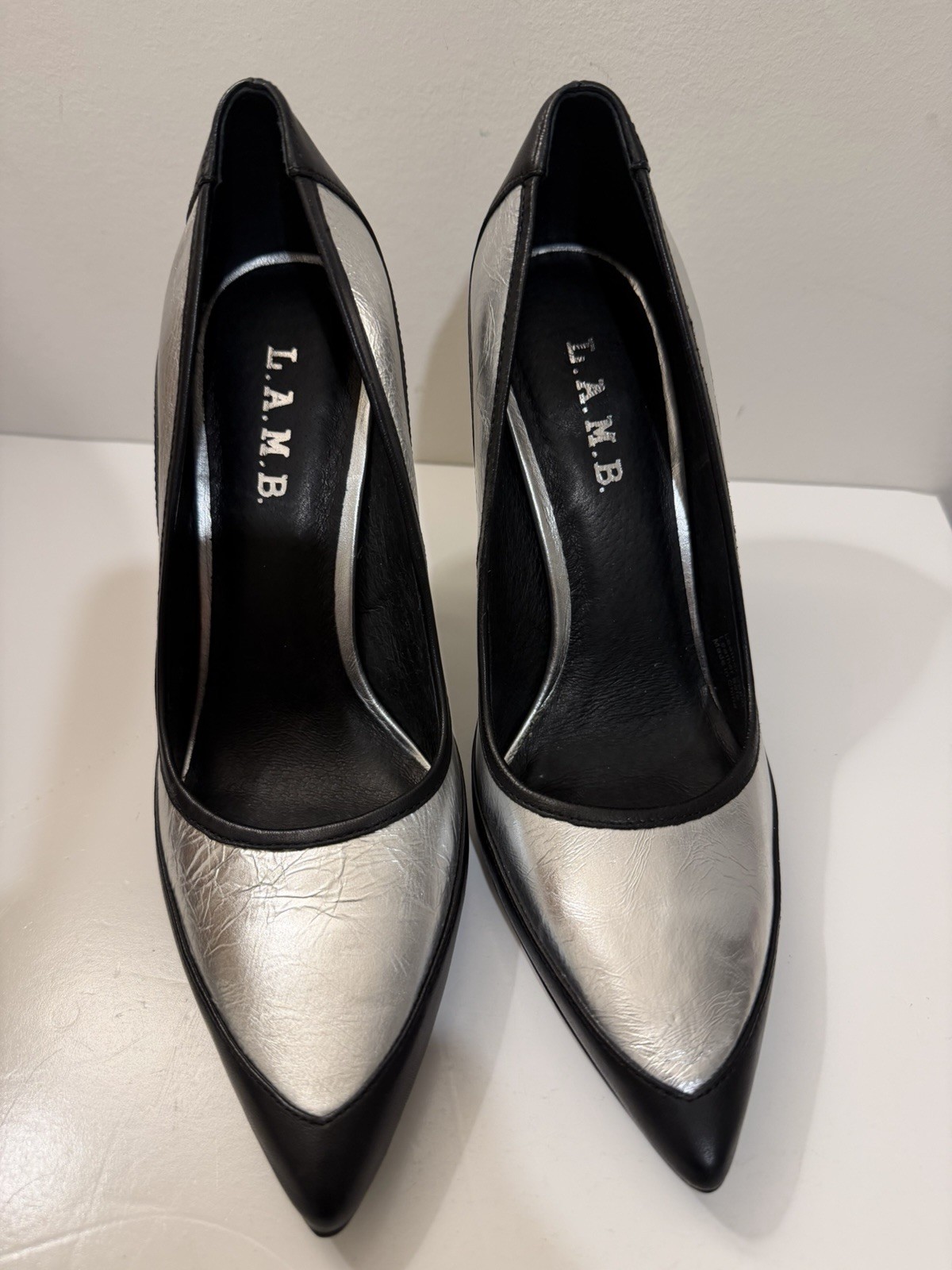 L.A.M.B. WOMEN’S CLASSIC SILVER & BLACK BETHEL LEATHER PUMPS ~ US WOMEN’S SIZE 7