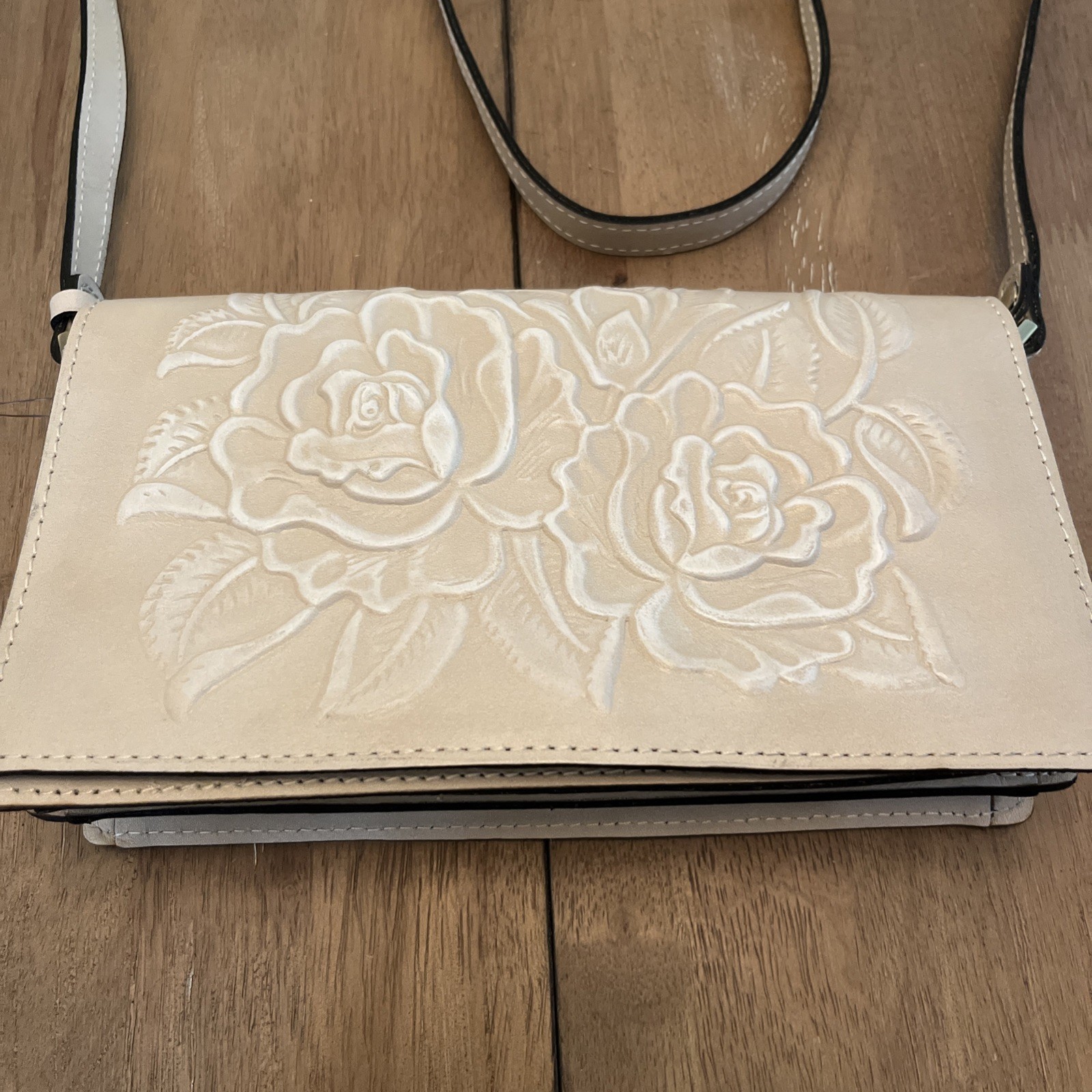 NWT Patricia Nash Kent Leather Crossbody chalk white