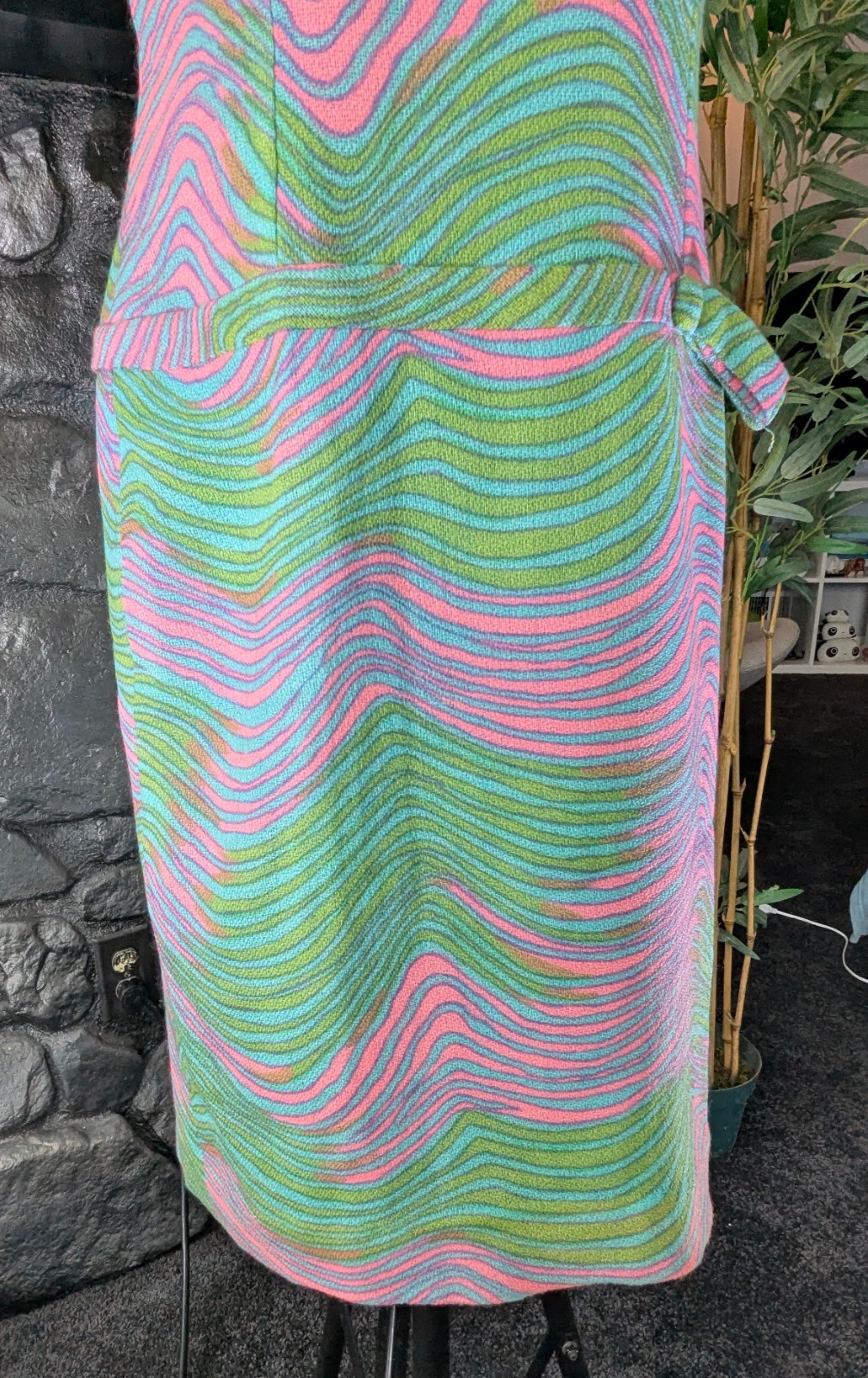 Vtg 70s EVANSTON Ruth McCulloch Hubbard Woods Sheath Dress Neon Tiger Stripe