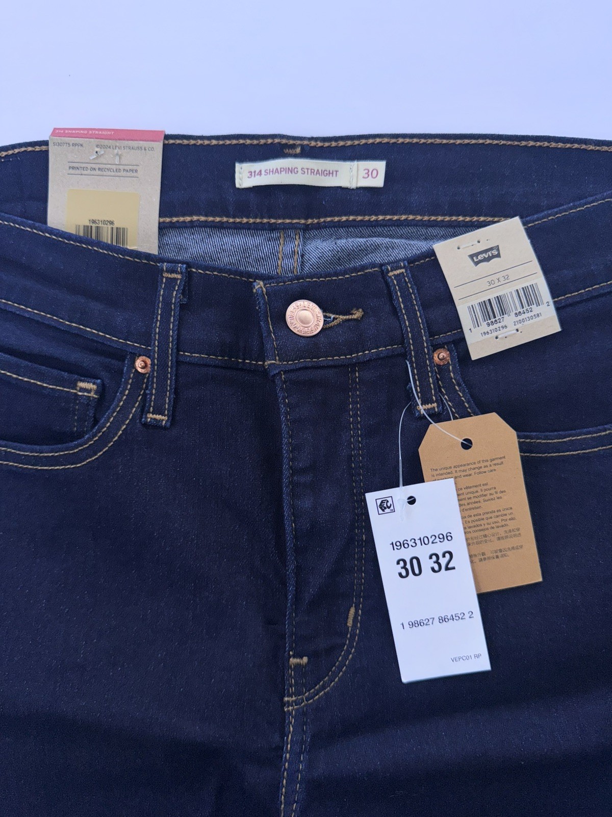 Women Levi’s 314 Shaping Straight Jean Stellar Stretch Dark Wash Blue 30×32 NWT