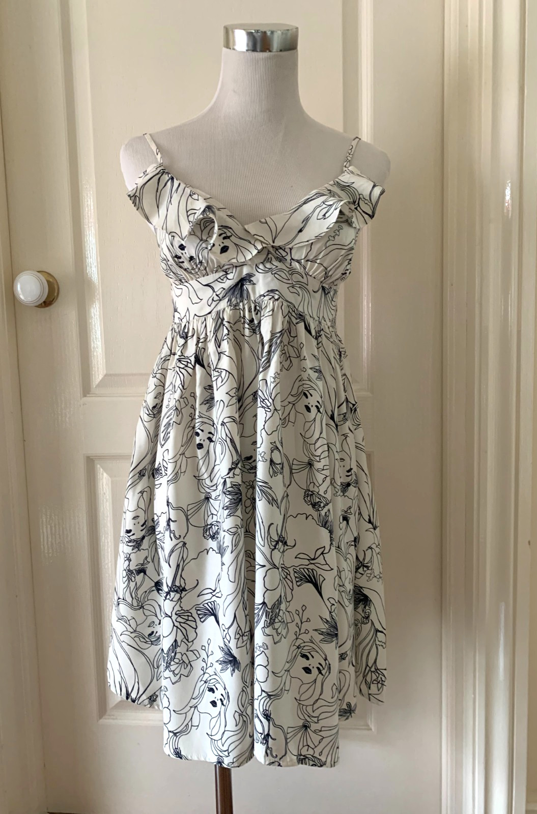 Topshop sketch style floral pattern summer dress with a back tie – size 8