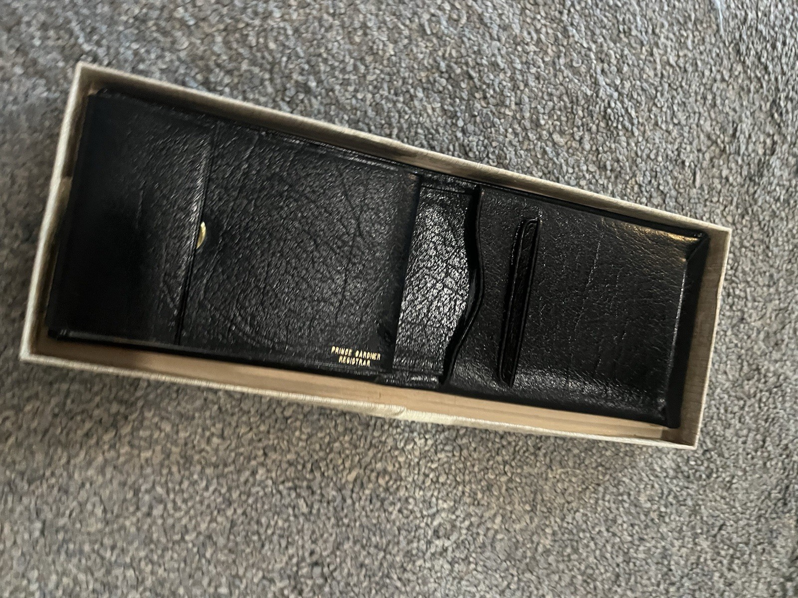 Vintage PRINCE GARDNER Black Leather Bi-Fold Wallet – Never Used In Original Box