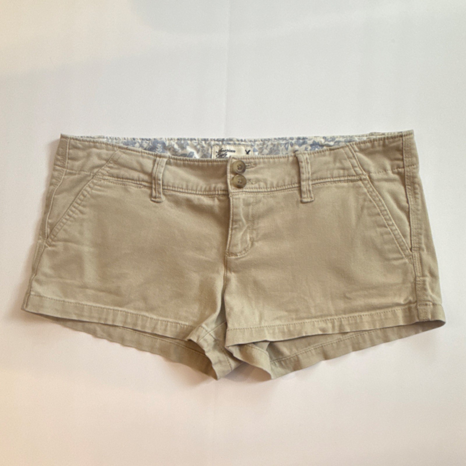 American Eagle Outfitters Y2K khaki Chino Midi Shorts Stretch 98% Cotton Sz 4
