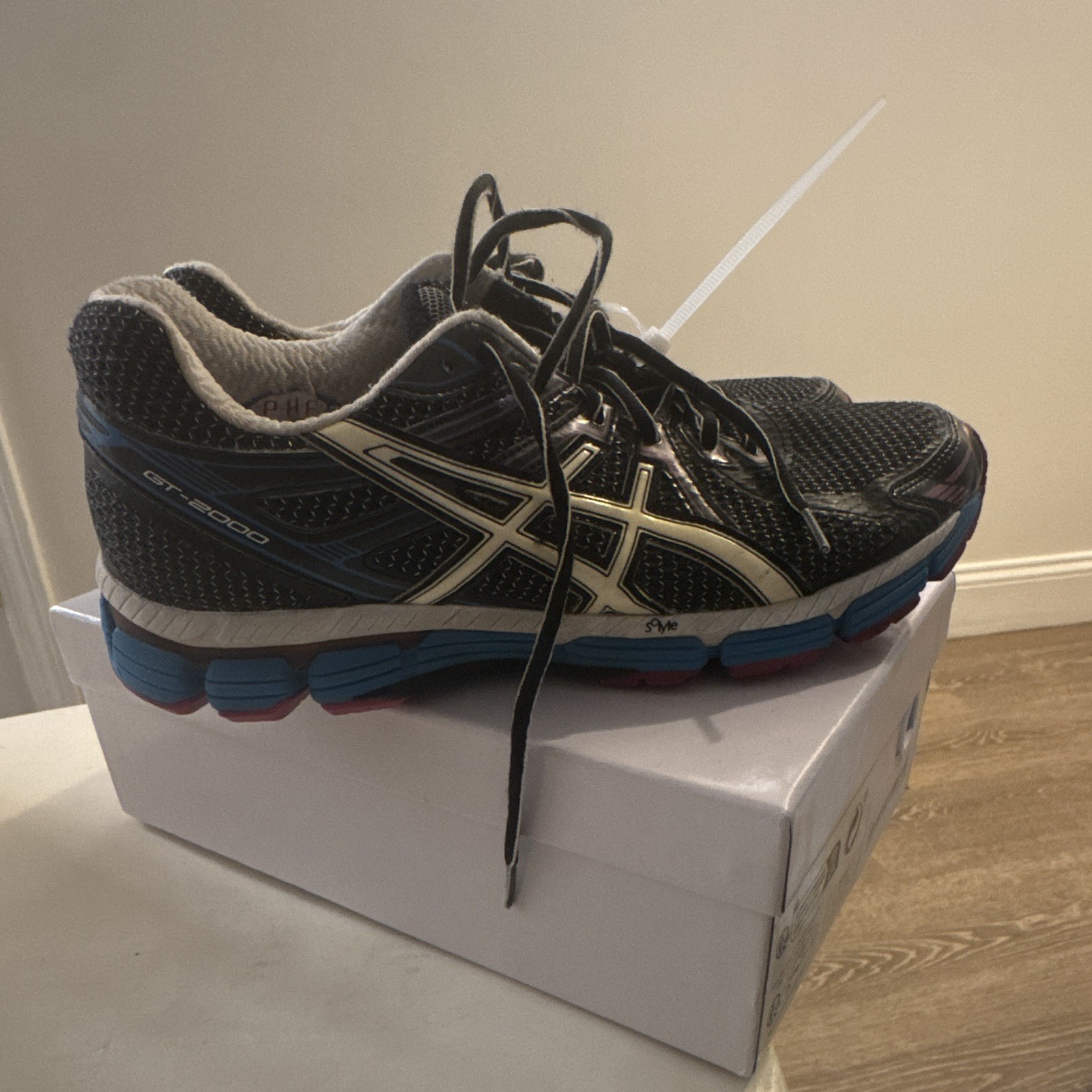 ASICS GT-2000 Men’s Athletic Sneaker Black/White/Blue/Red T2K7N