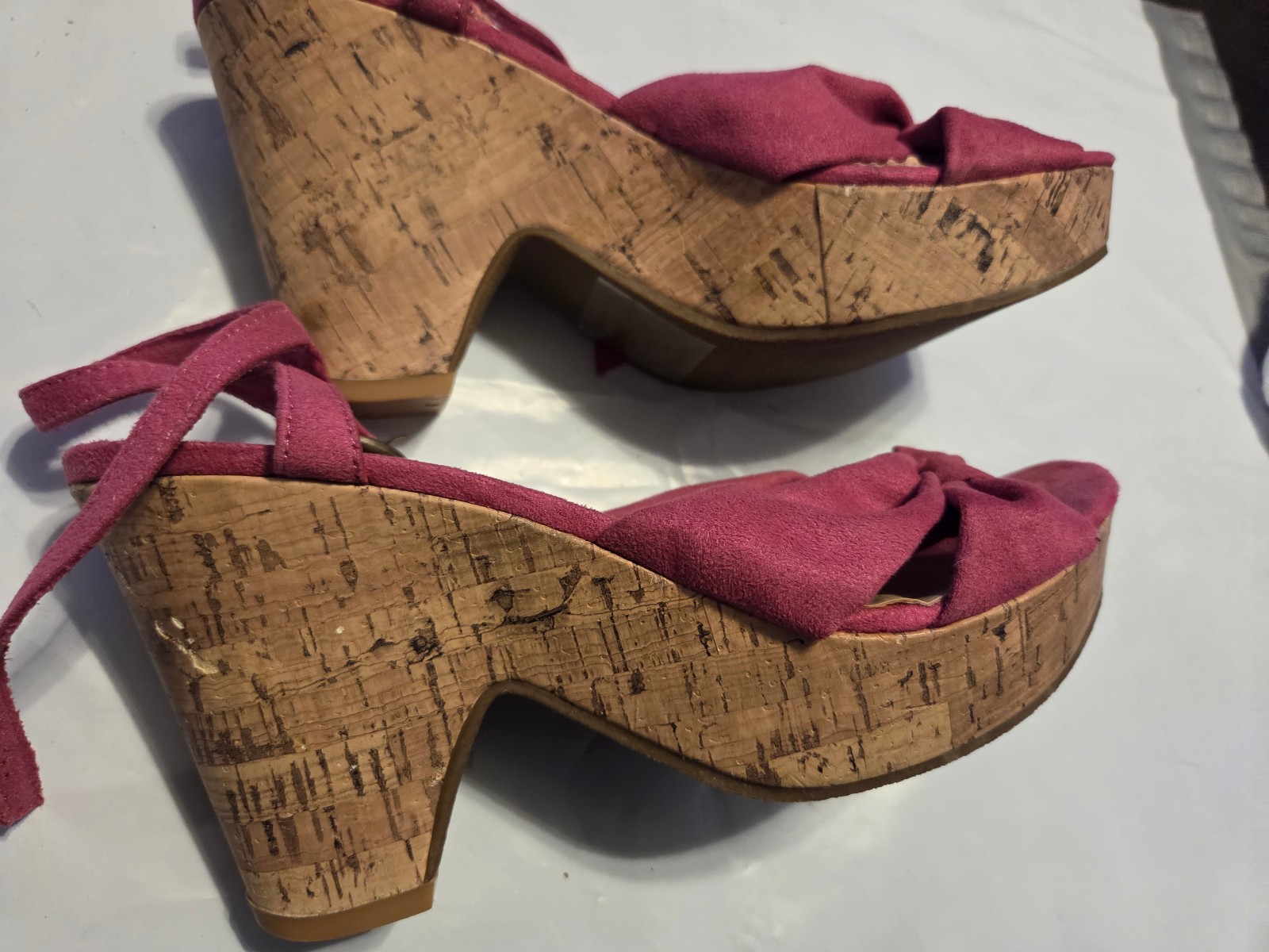 Harper Hot Pink Faux Suade type fabric cork platform chunk heel size 9W Used x1